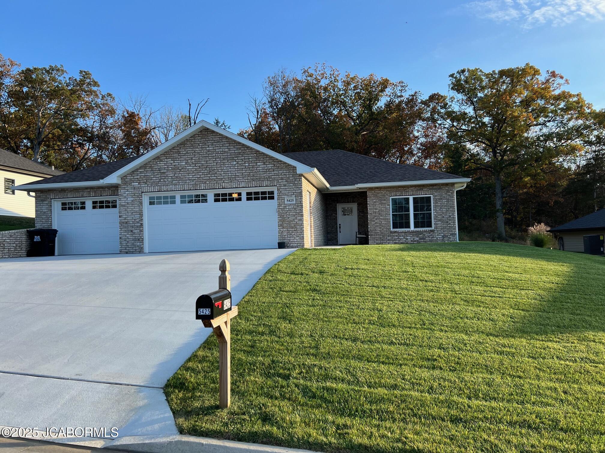 5425 Thornridge Drive Property Photo 1