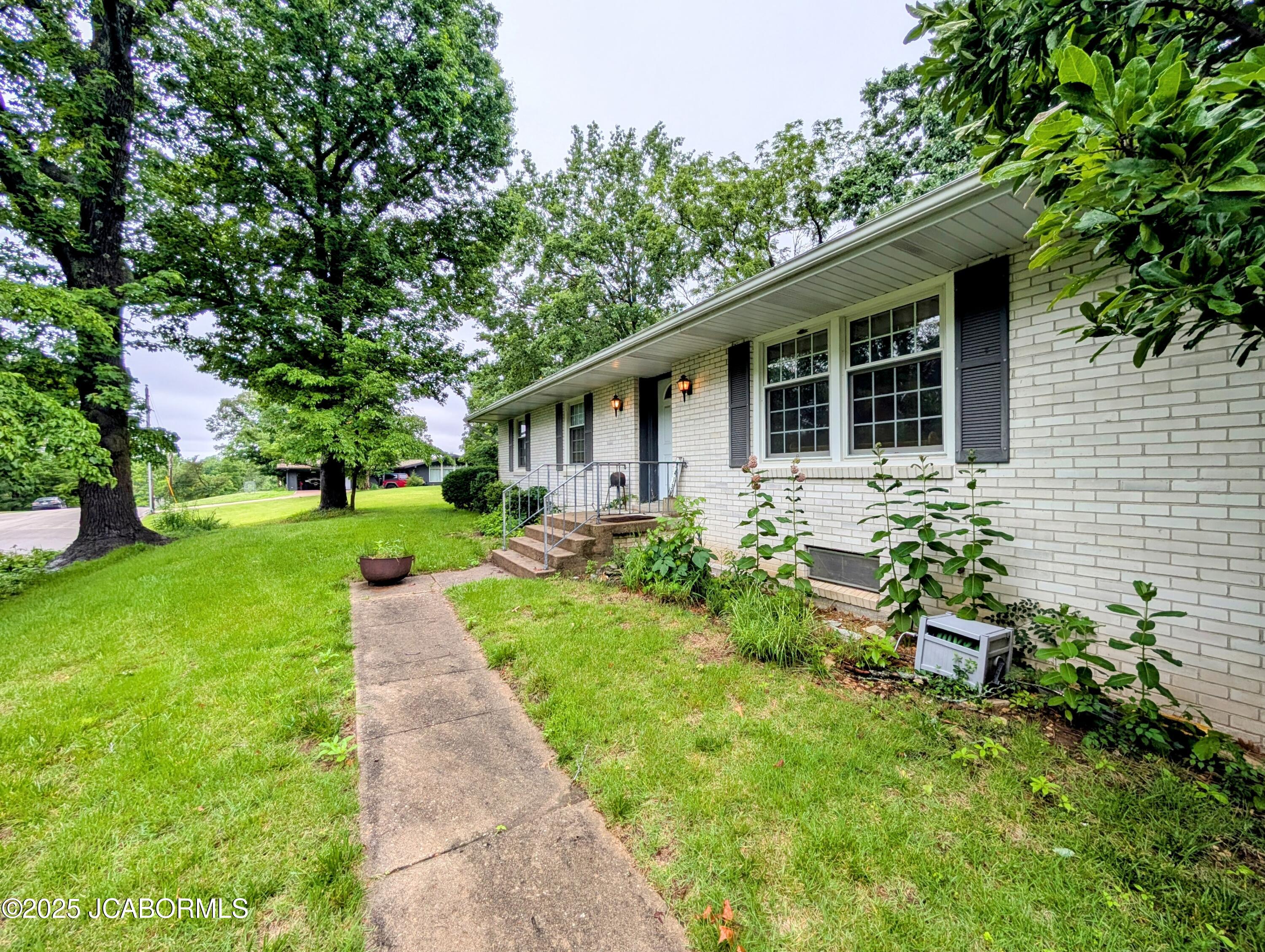 2413 Greentree Road Property Photo 1