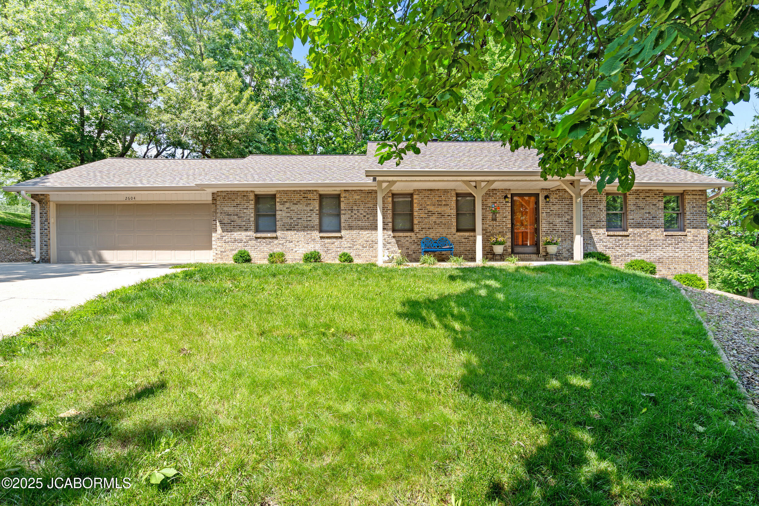 2604 Kenwood Circle Property Photo 1