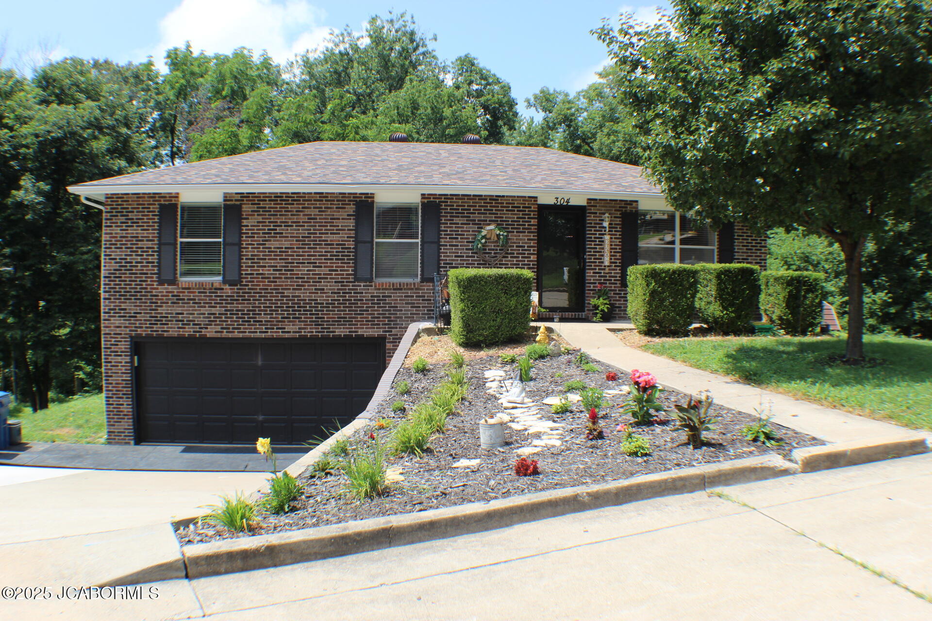 304 Fredricks Court Property Photo 1