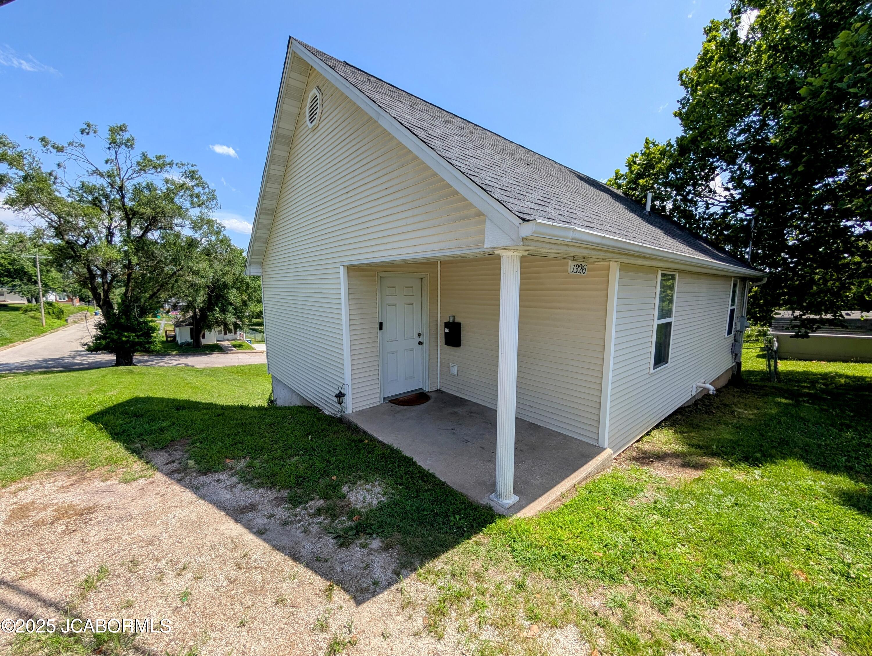 1326 Riverside Drive Property Photo 1