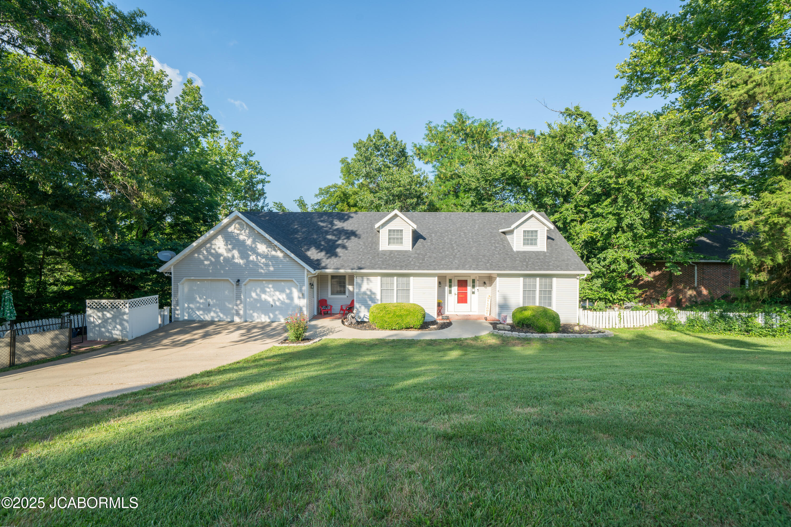 835 Maywood Drive Property Photo 1