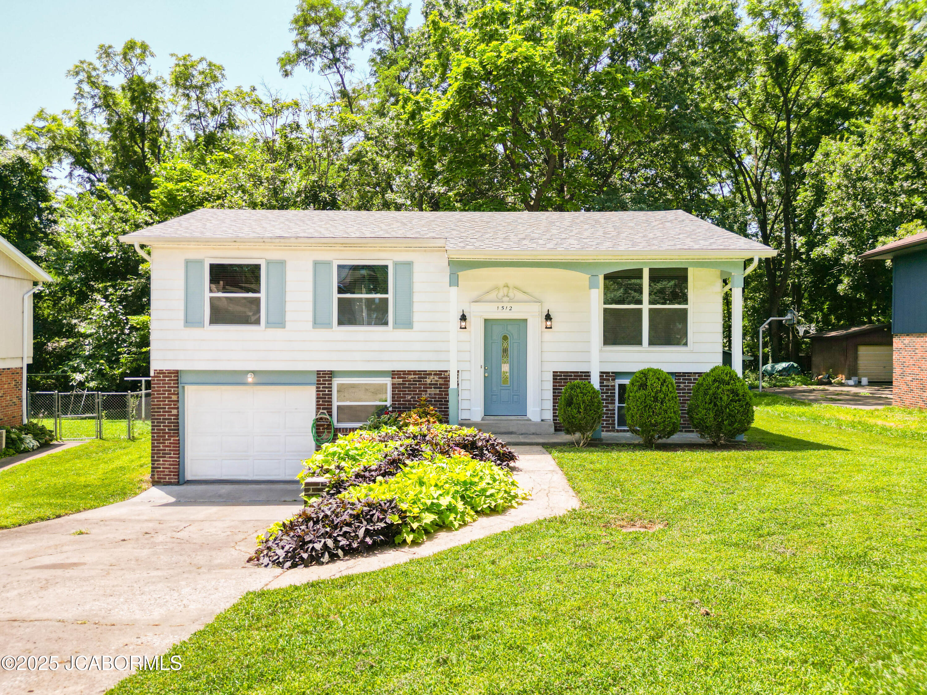 1512 Fairlawn Court Property Photo 1