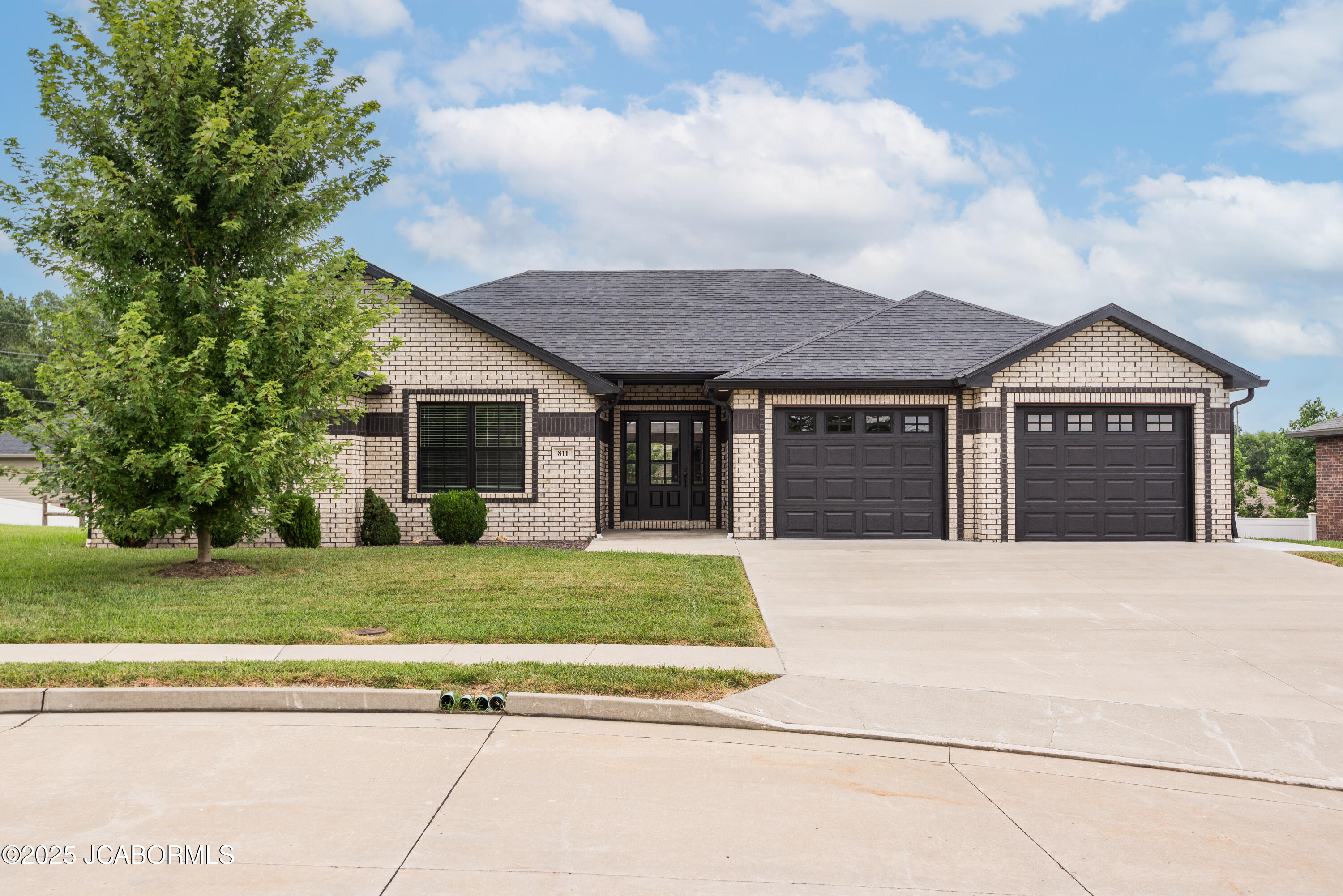 811 Ronan Court Property Photo 1