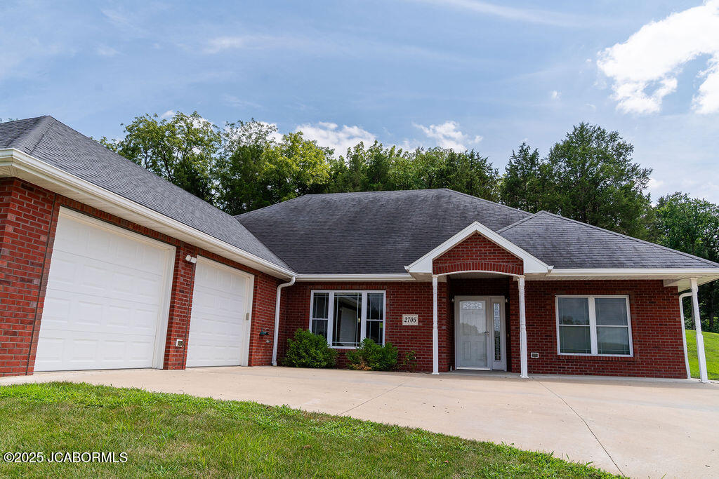 2705 Lakeland Drive Property Photo 1