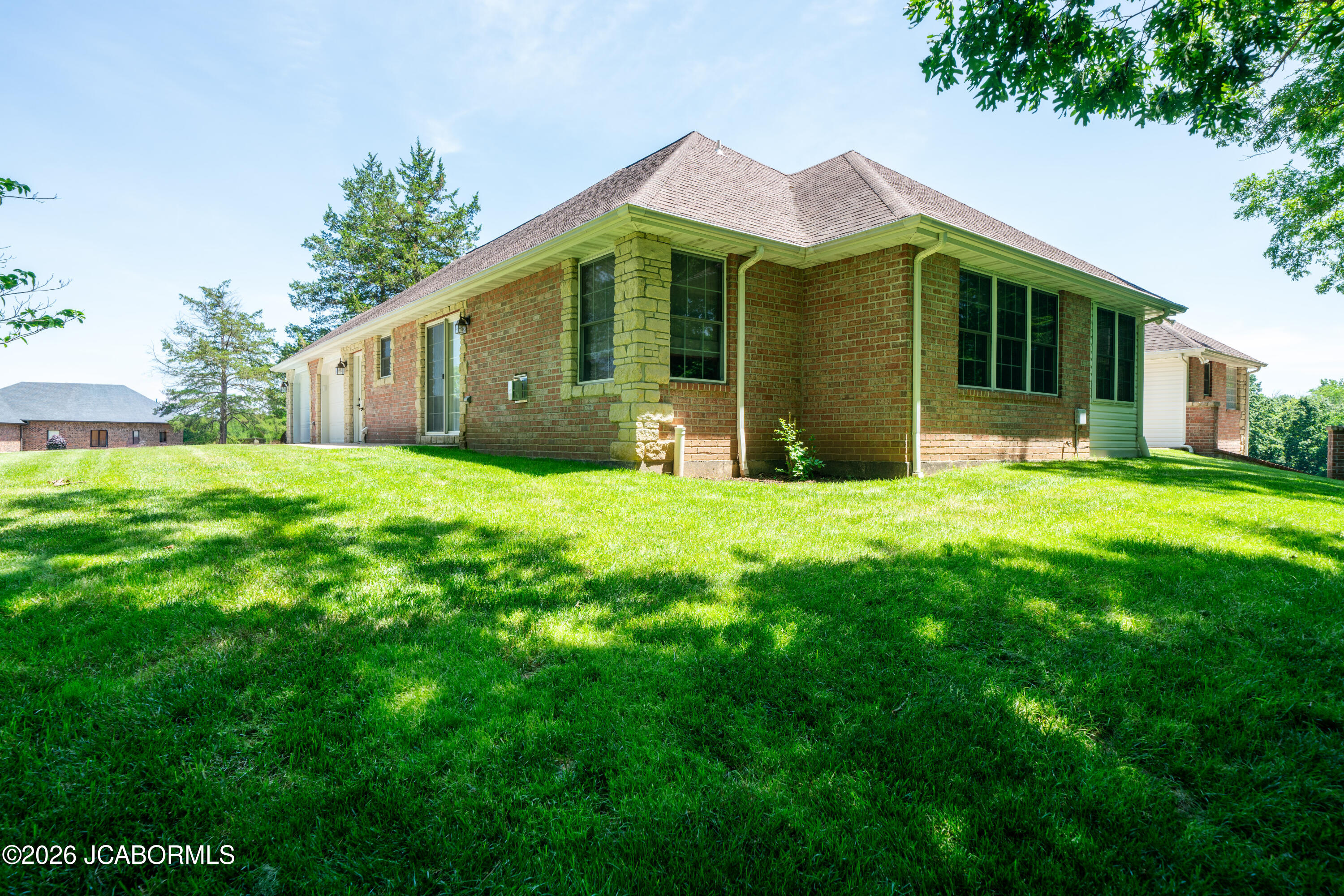 2328 Green Meadow Drive Property Photo 10