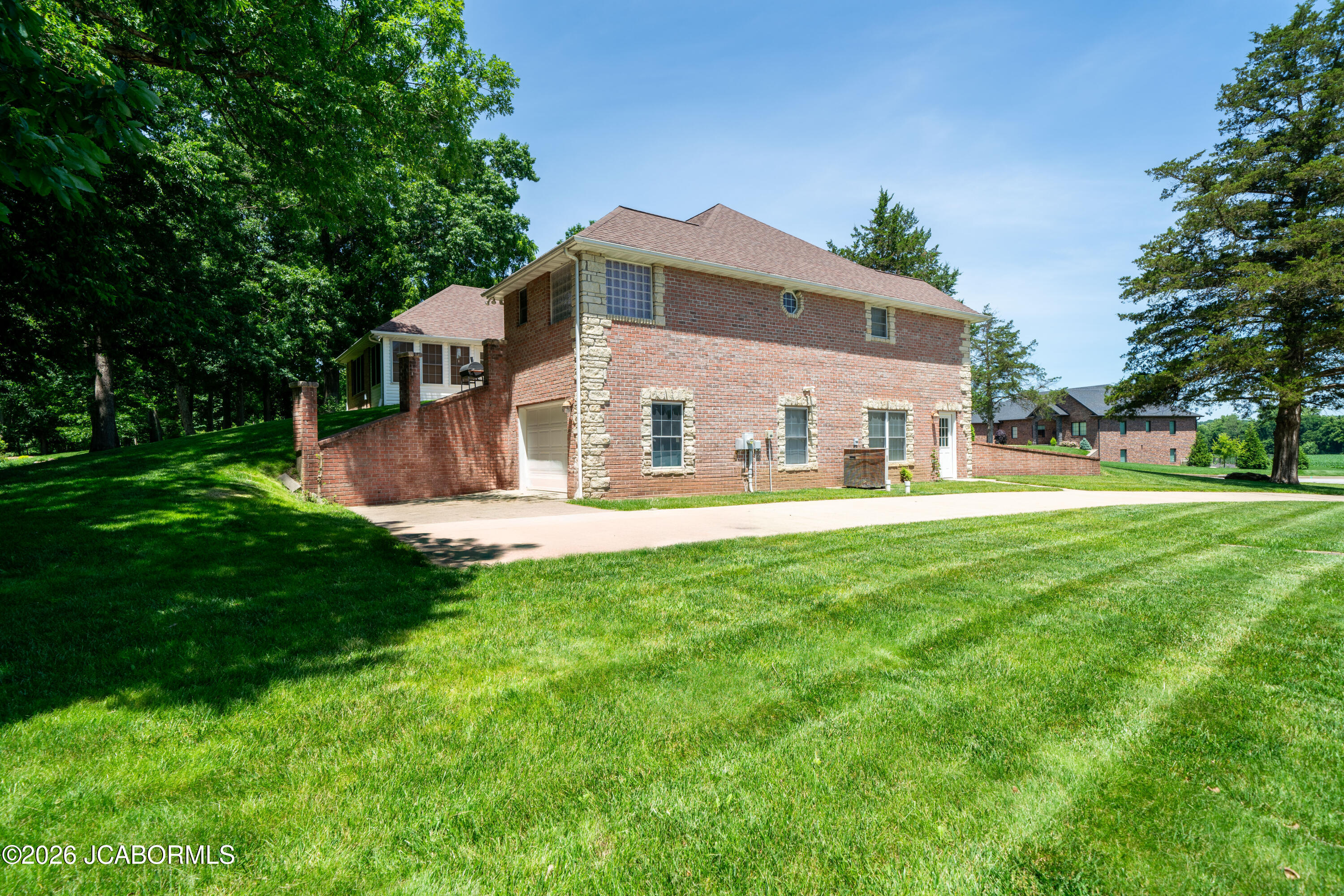 2328 Green Meadow Drive Property Photo 12