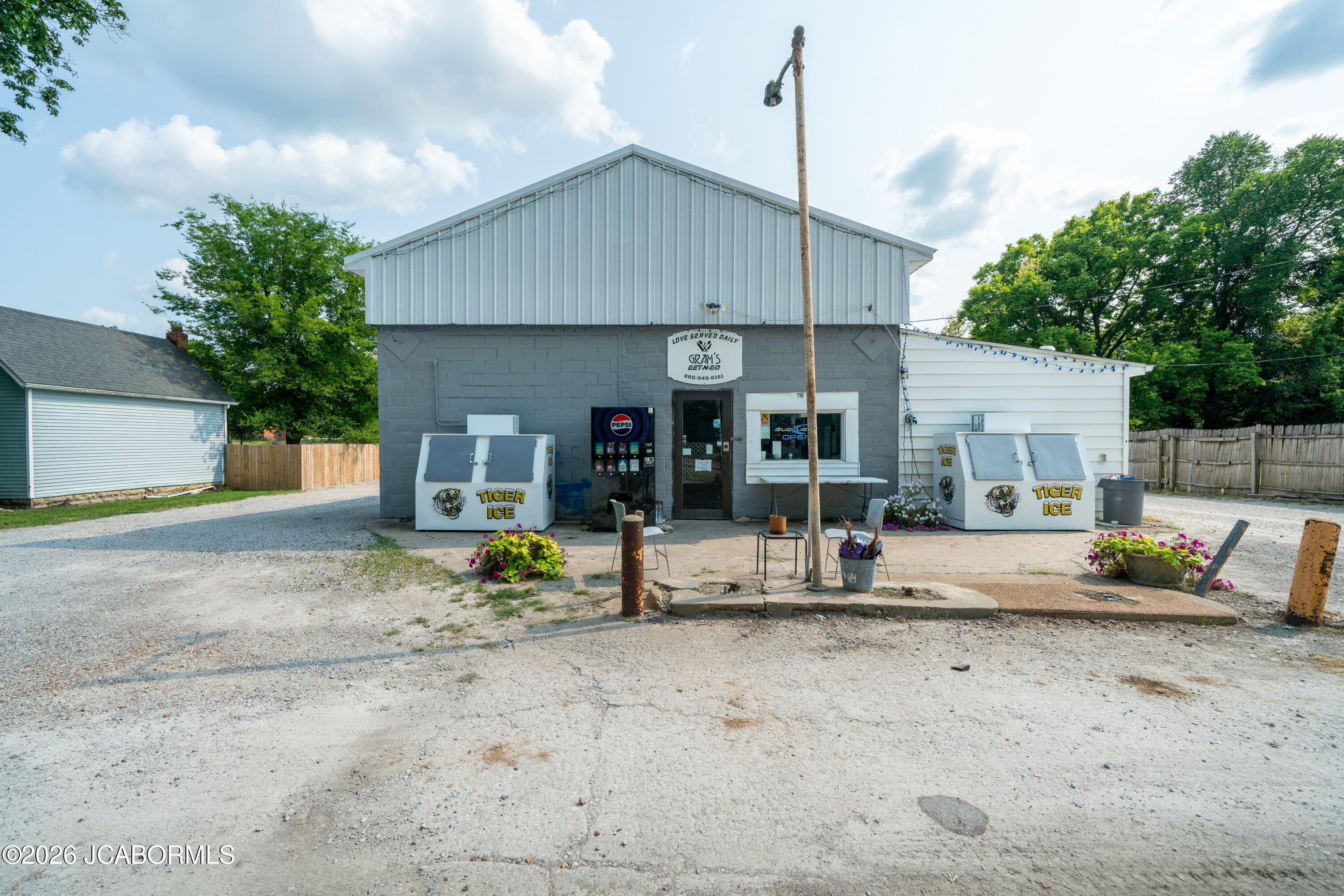 116 E Row Street Property Photo 36