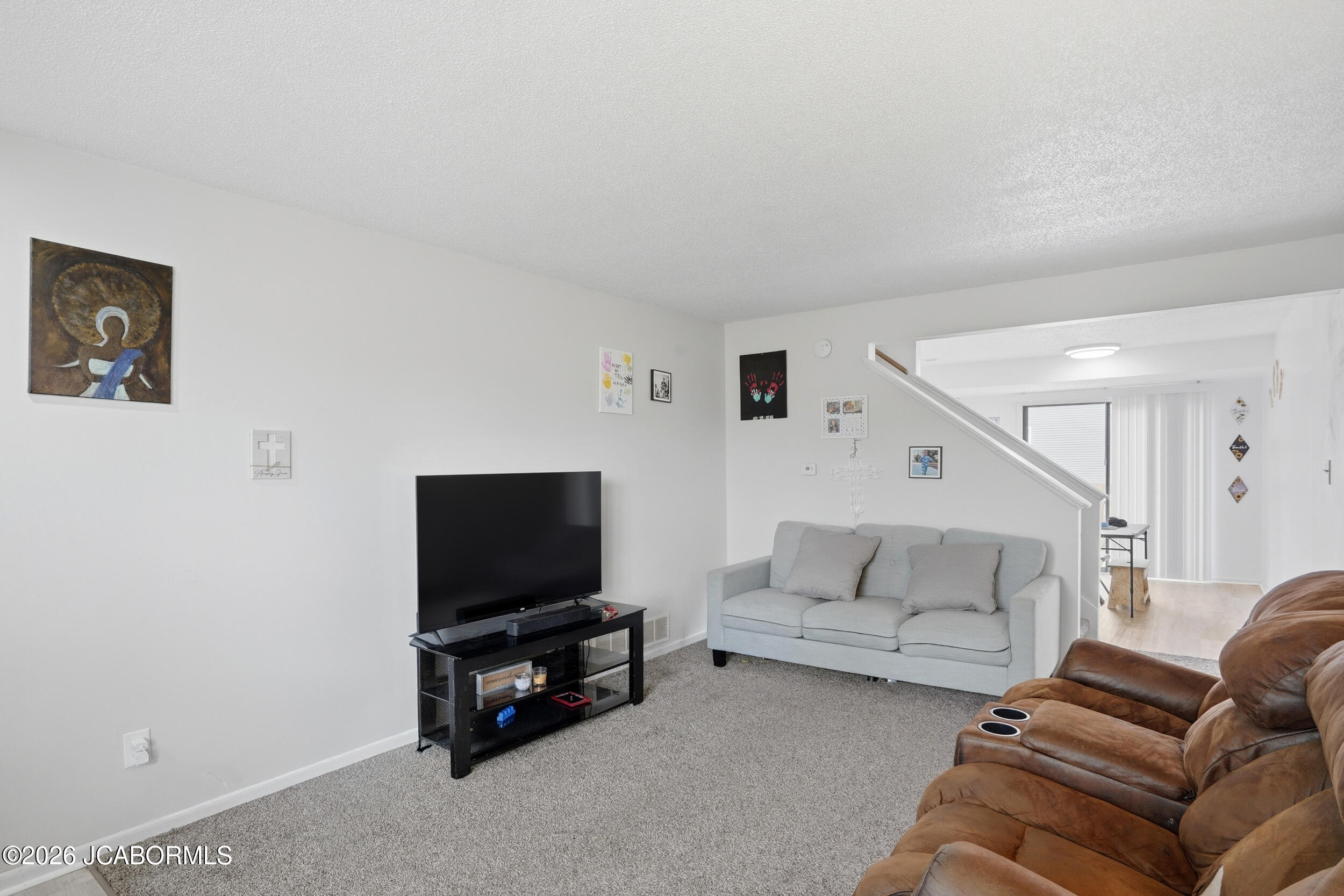 303 E Liberty Lane A&b Property Photo 9