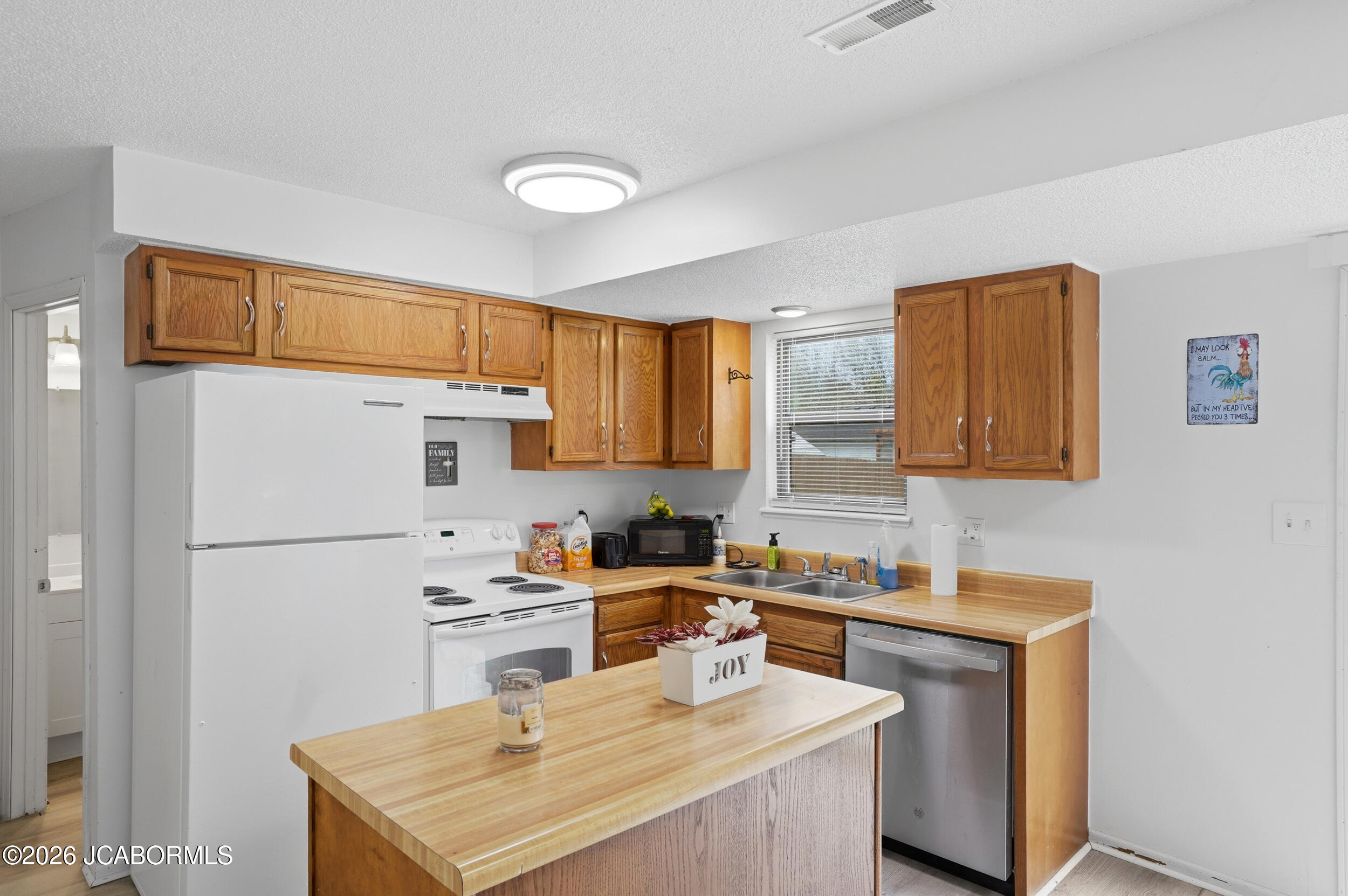 303 E Liberty Lane A&b Property Photo 12