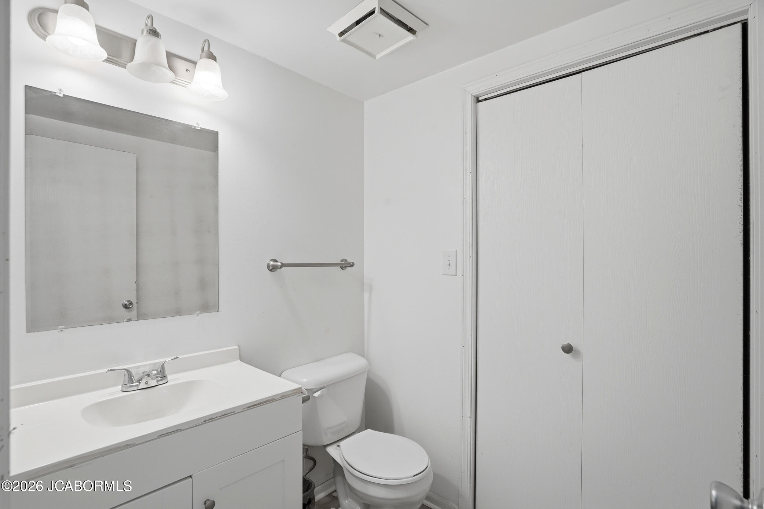 303 E Liberty Lane A&b Property Photo 17