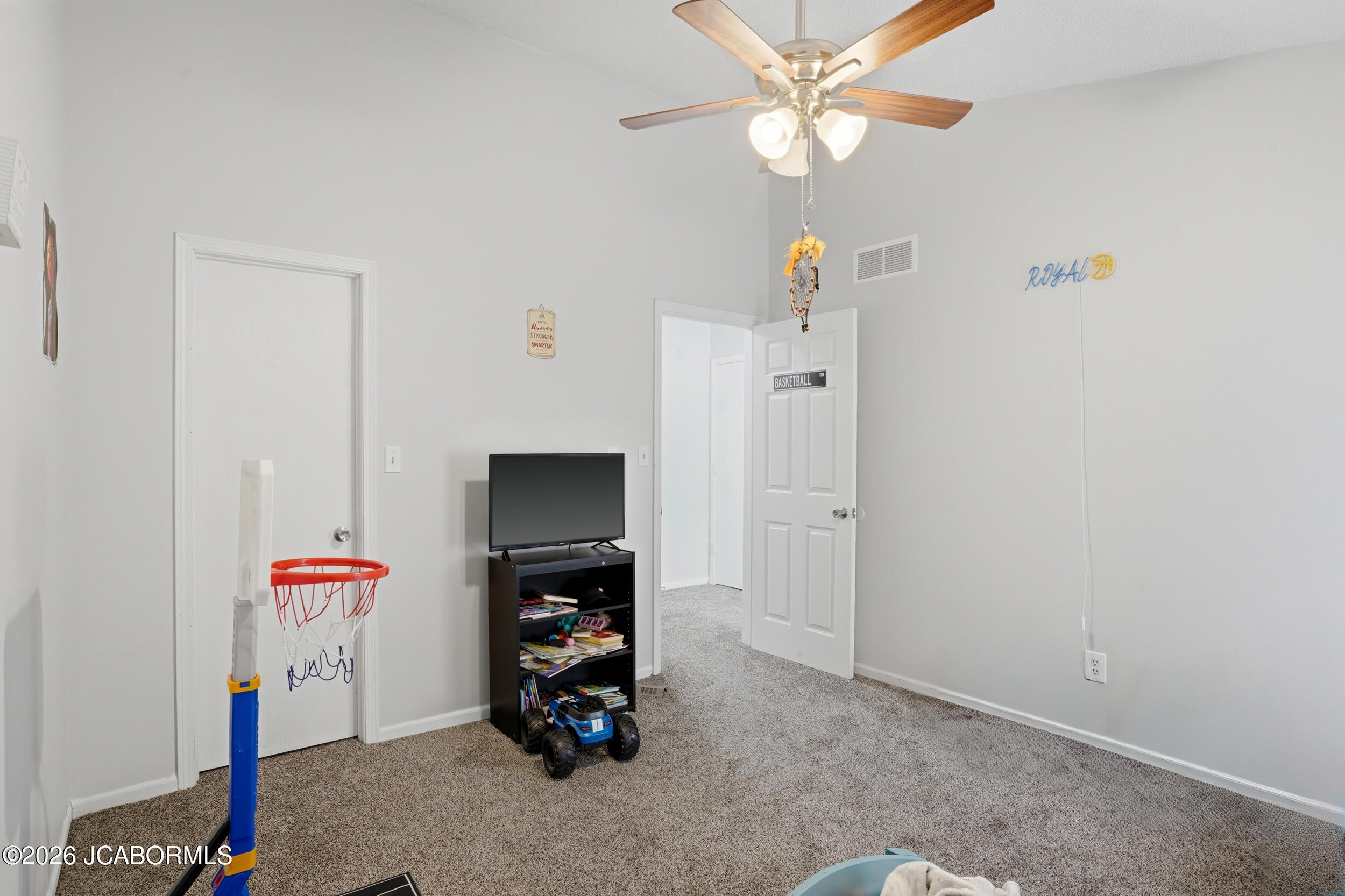 303 E Liberty Lane A&b Property Photo 22
