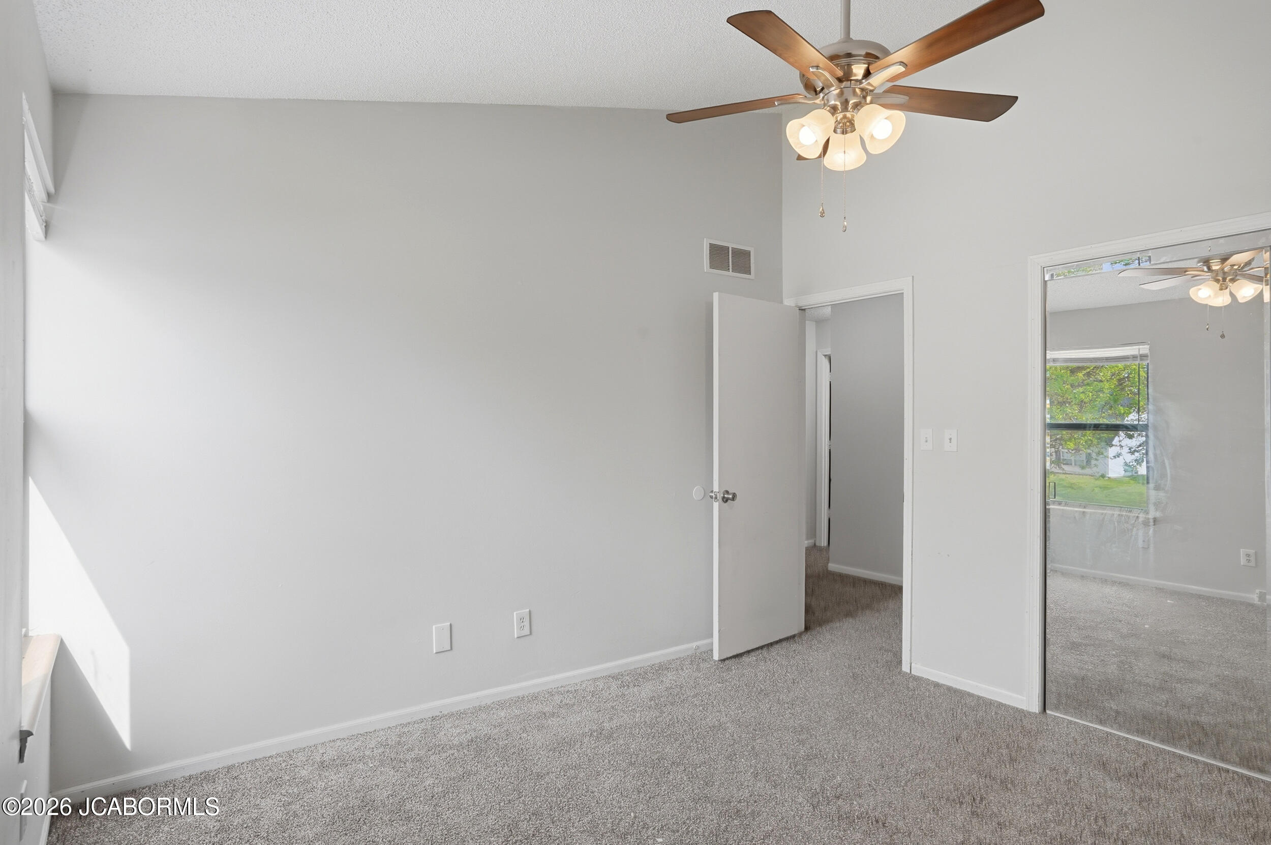 303 E Liberty Lane A&b Property Photo 23