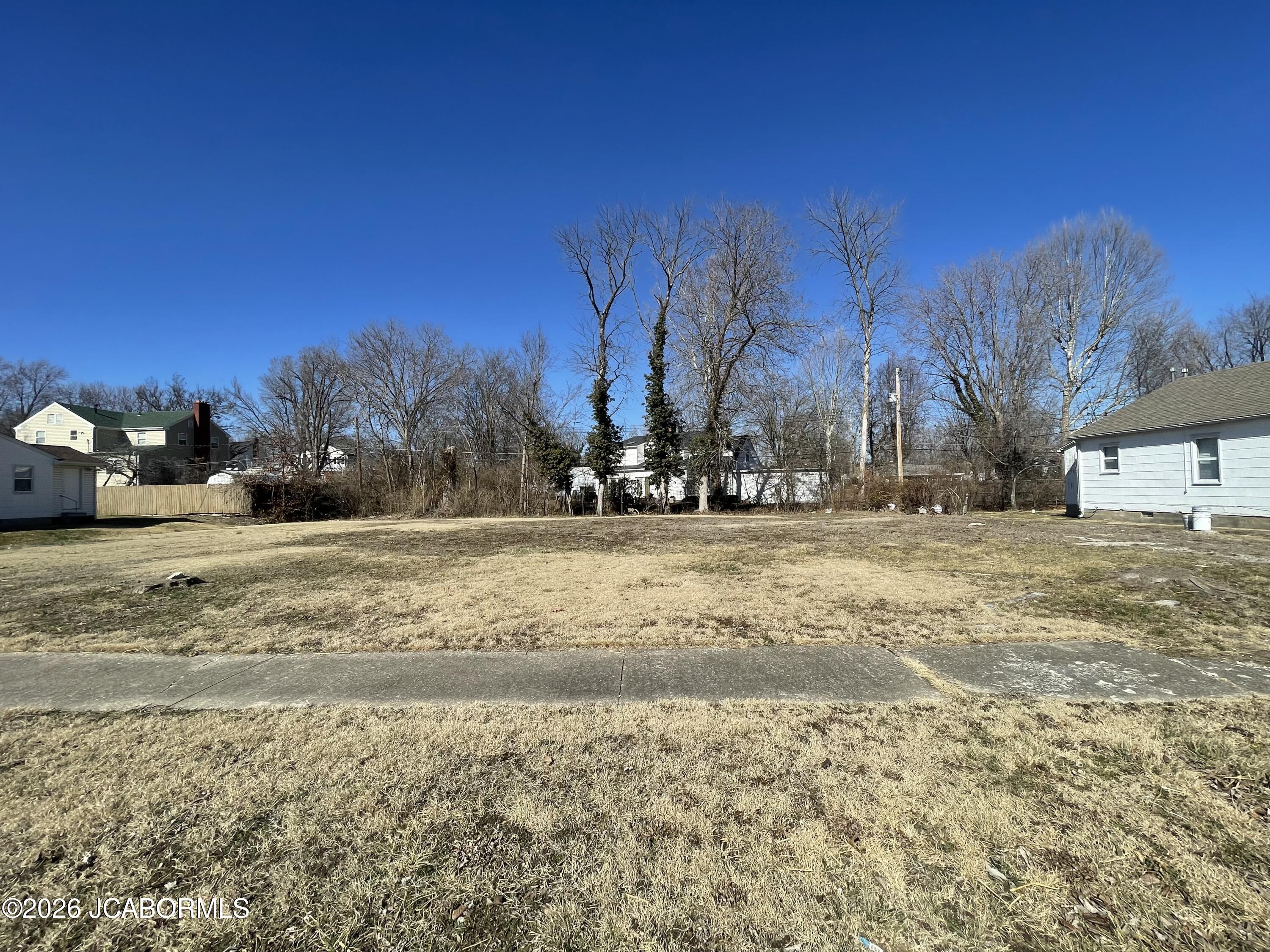 1221 E Jackson Street Property Photo 2