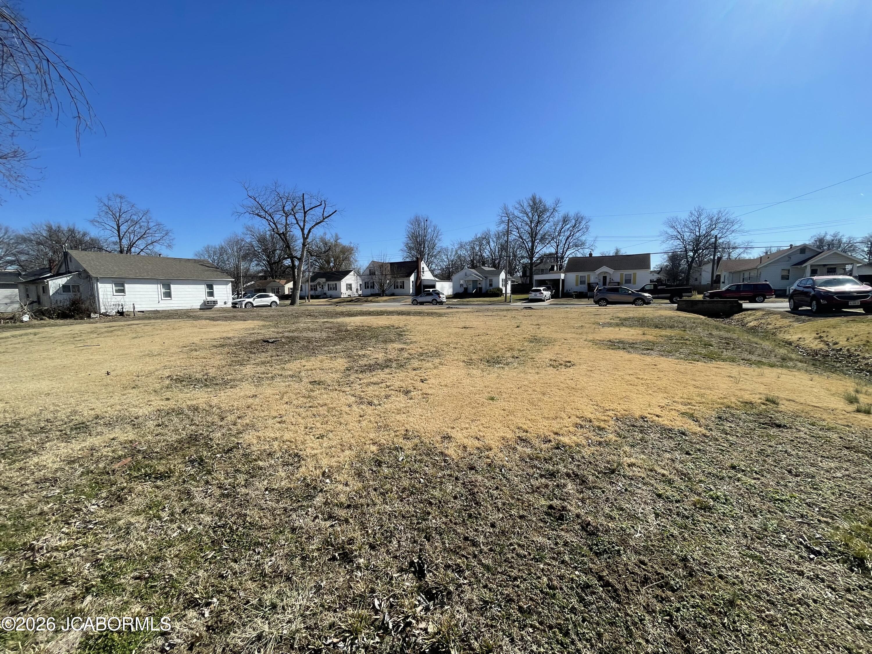 1221 E Jackson Street Property Photo 8