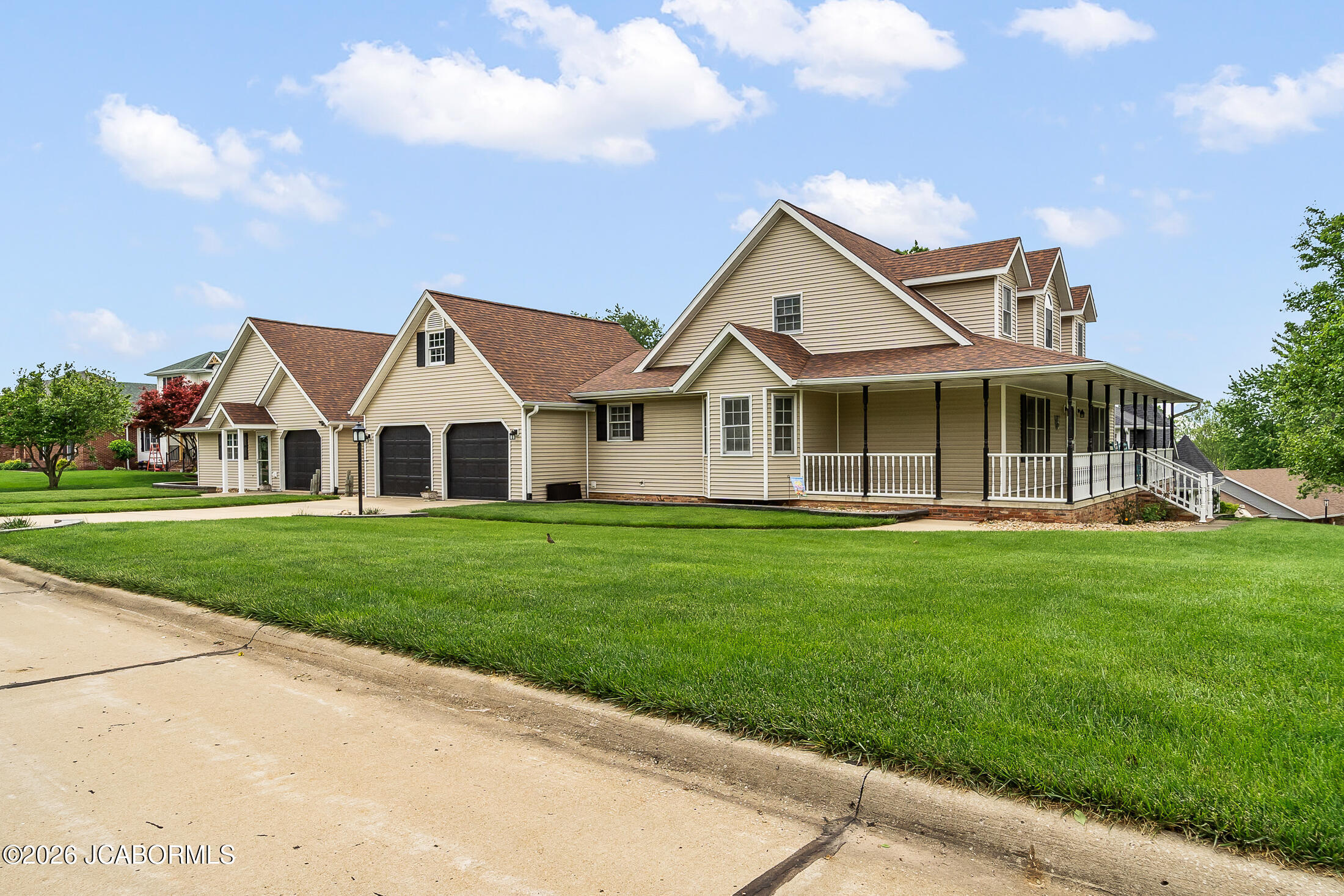 4924 Woods Crossing Property Photo 1