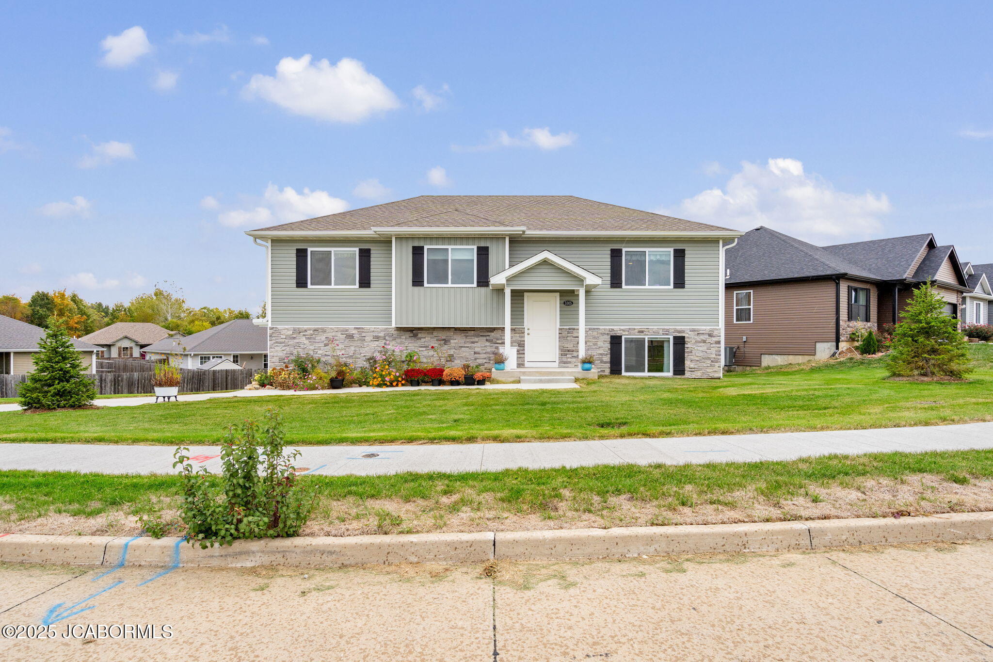 3305 Venice Drive Property Photo 1