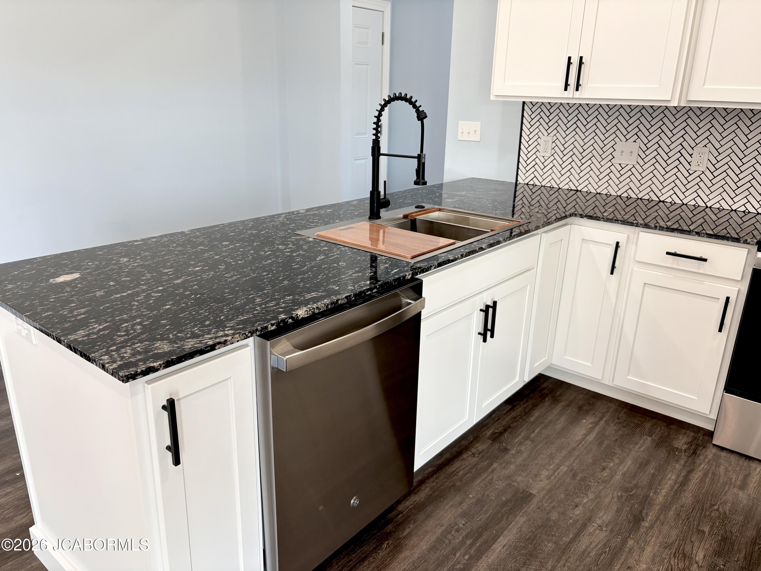 787 Vine Drive Property Photo 6