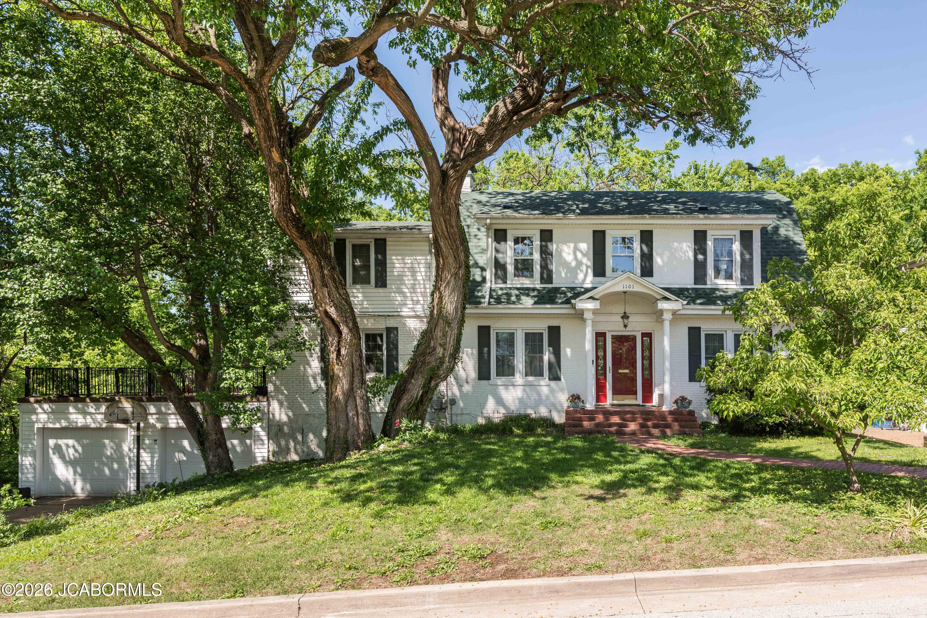 1101 Vineyard Square Property Photo 1