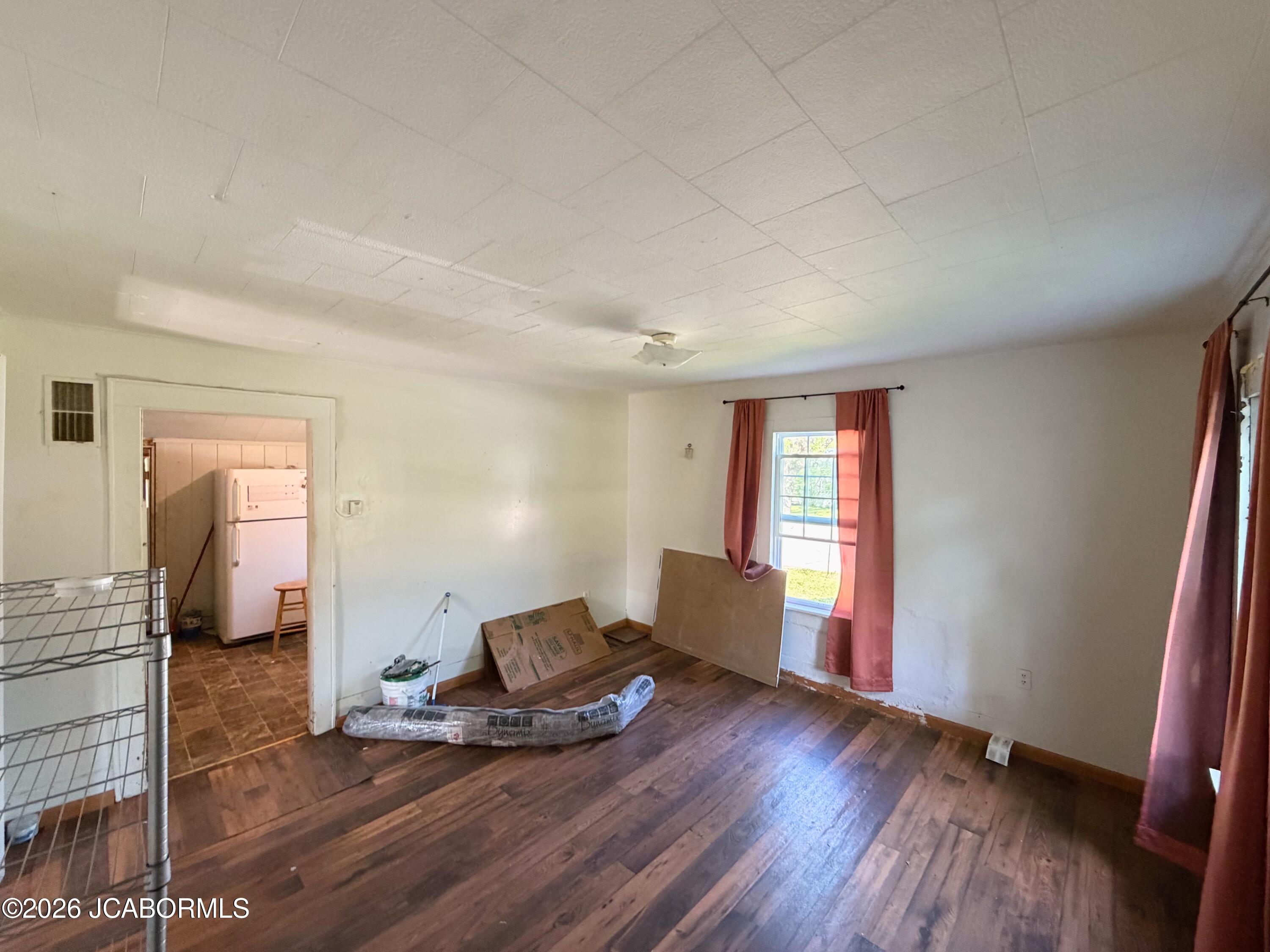 801 W 7th Street Property Photo 3
