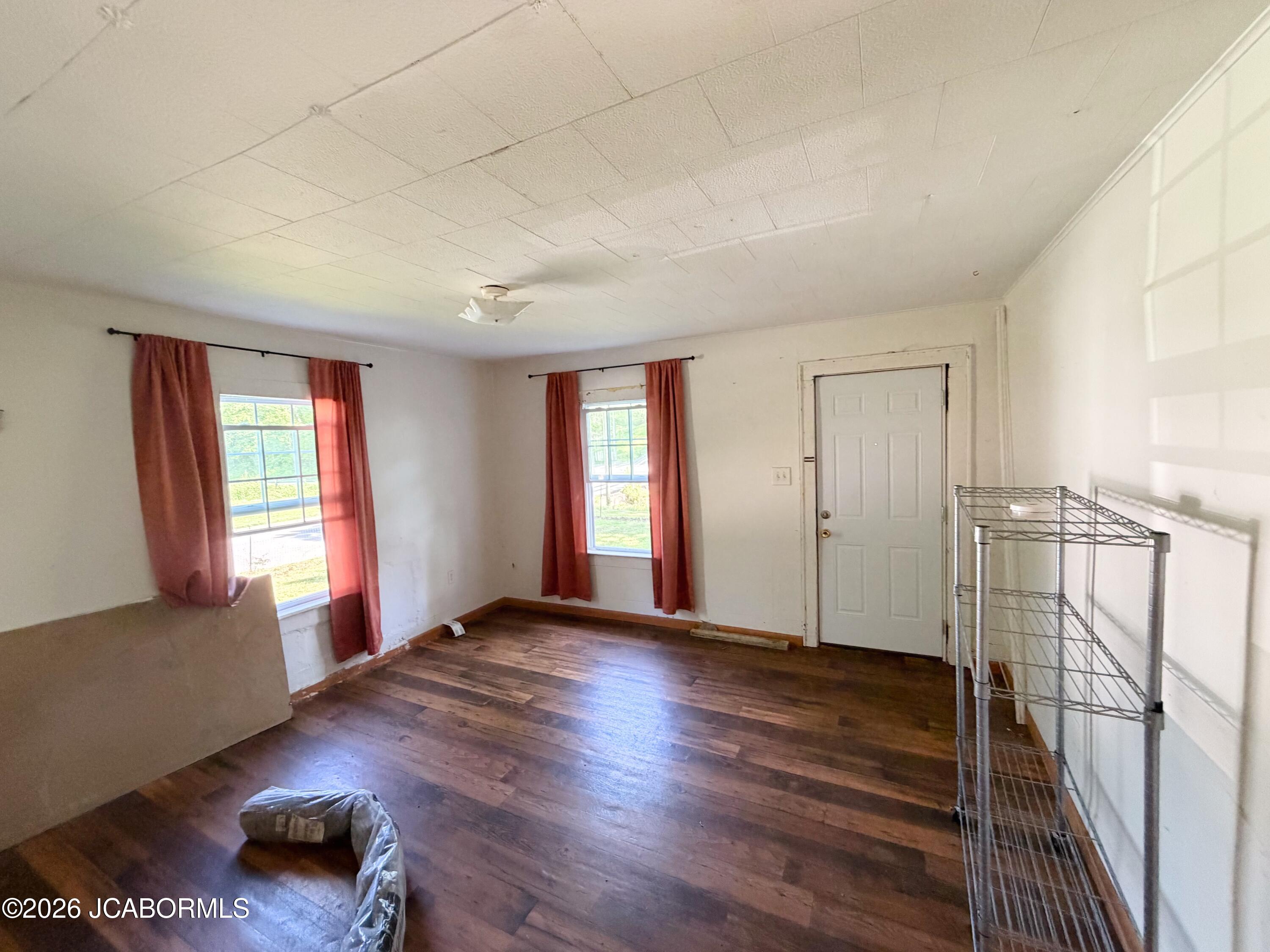 801 W 7th Street Property Photo 4