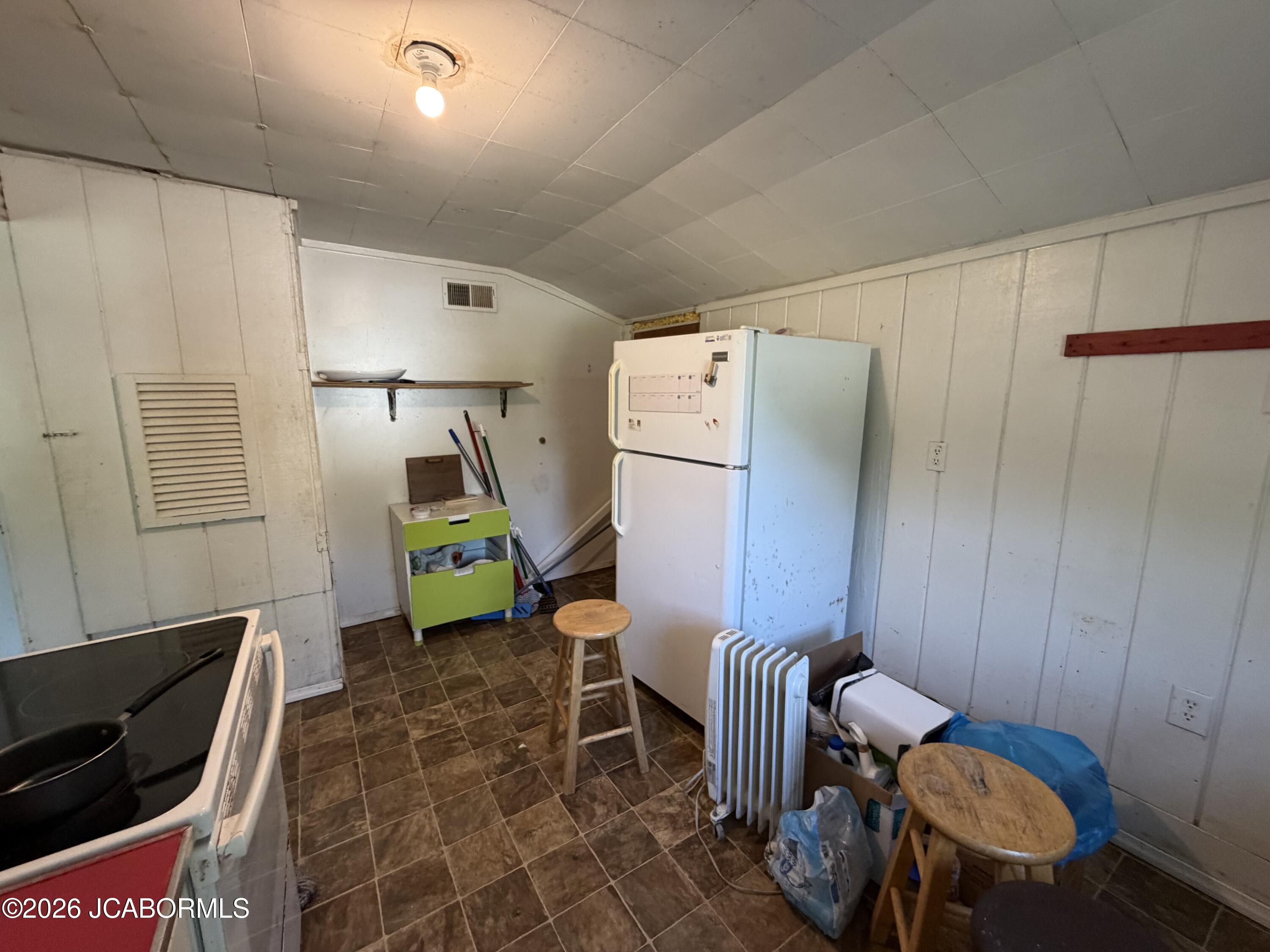 801 W 7th Street Property Photo 6