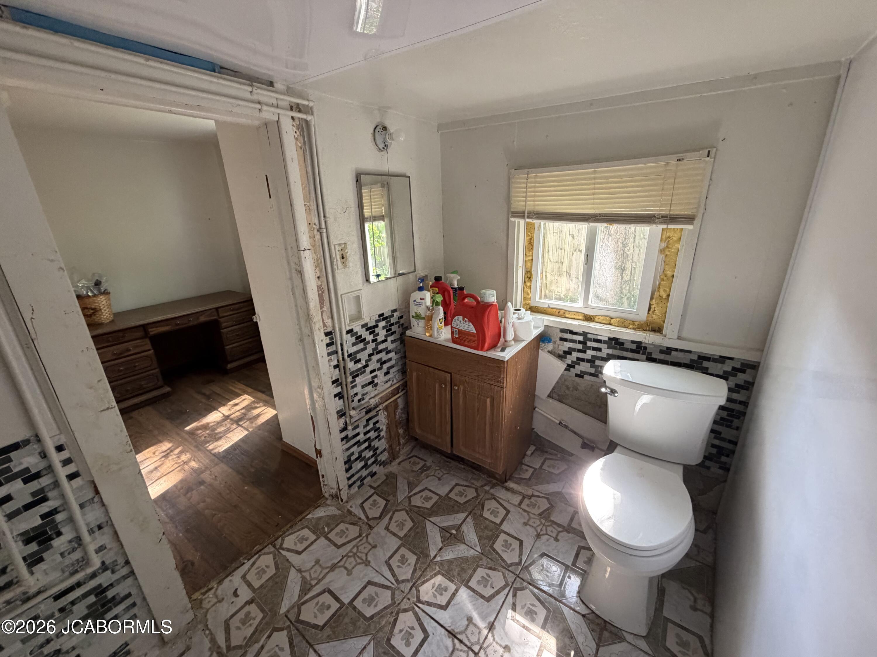 801 W 7th Street Property Photo 10