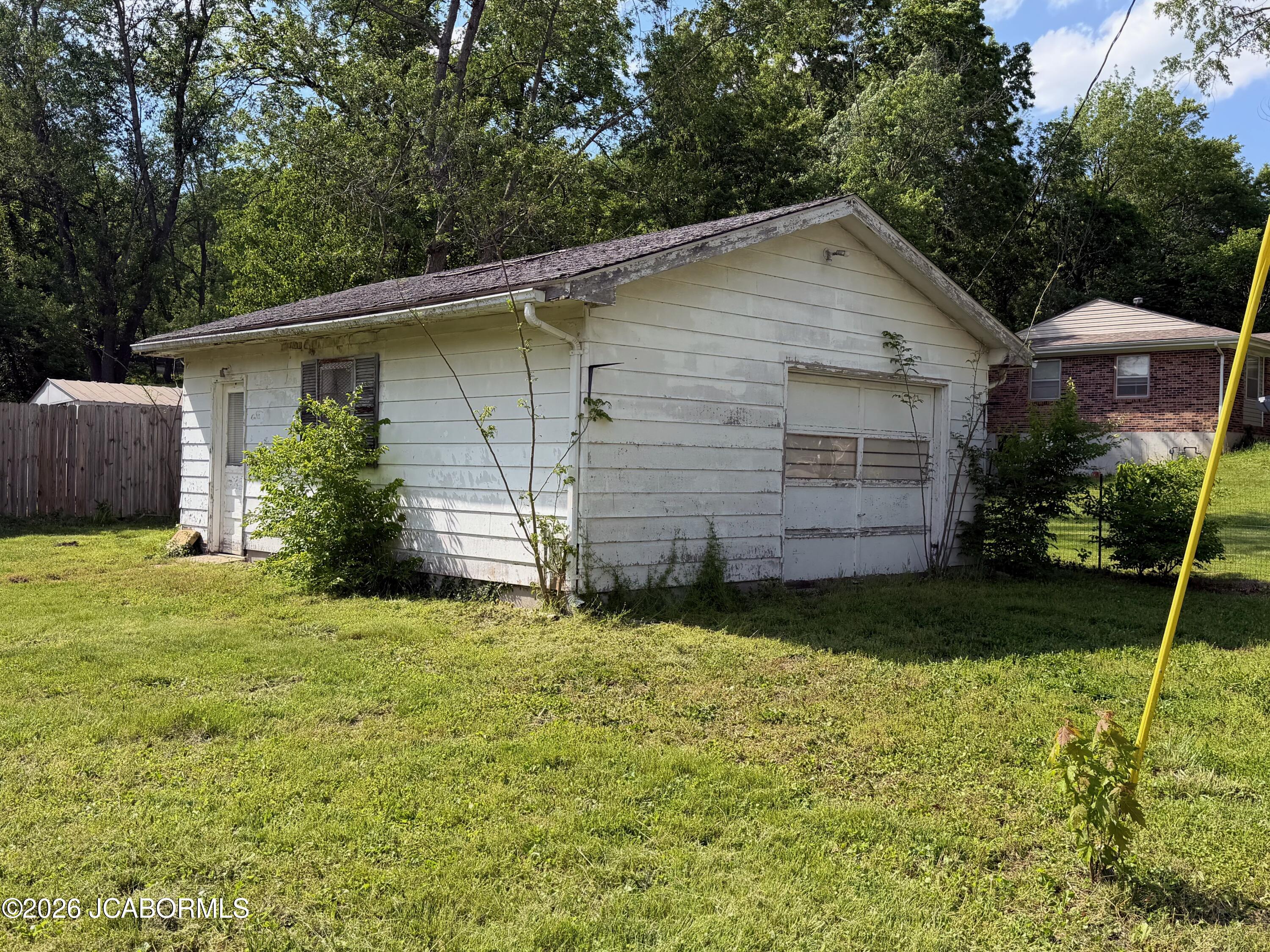 801 W 7th Street Property Photo 12