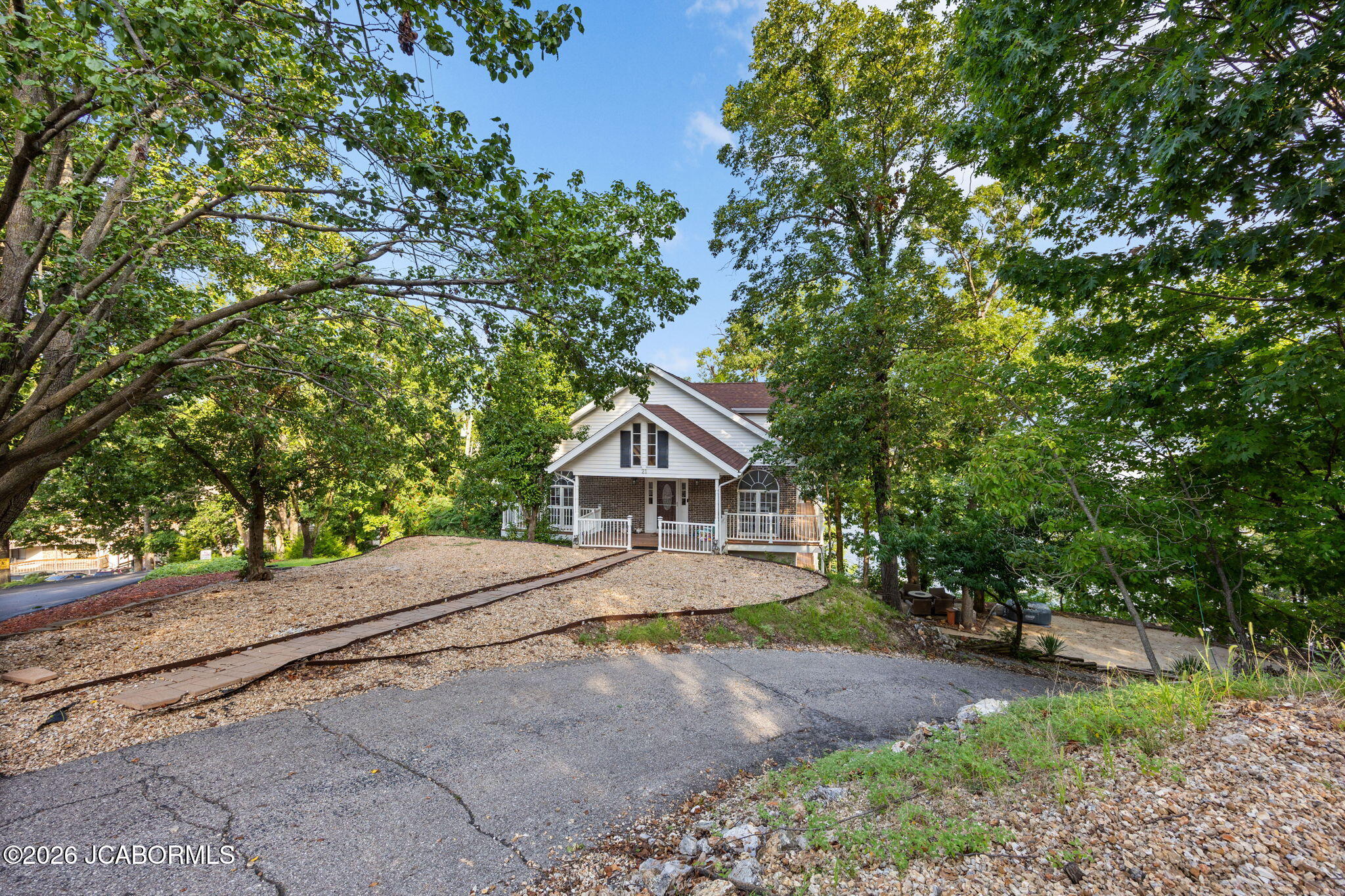21 Jonathan Court Property Photo 5