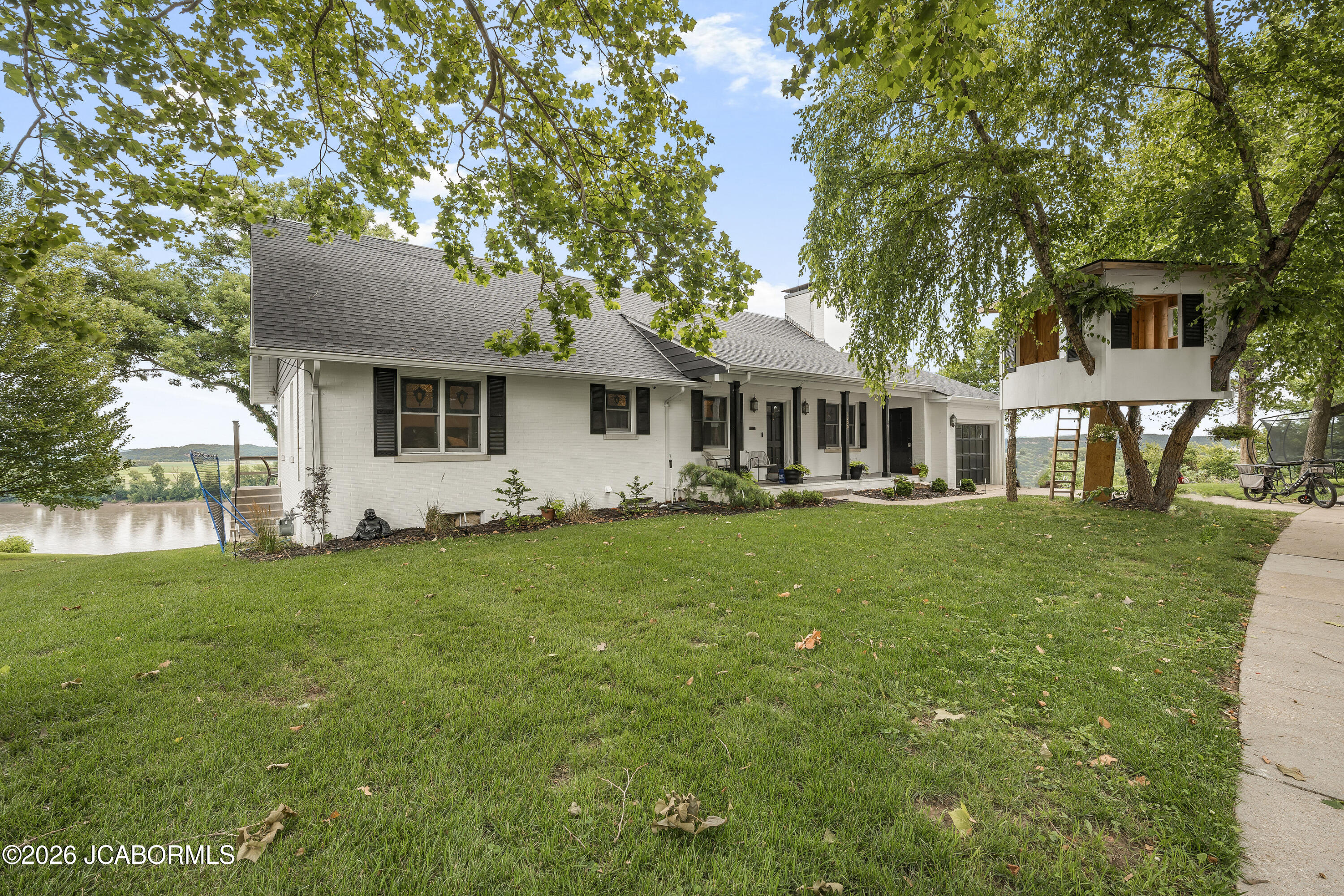 1900 Hayselton Drive Property Photo 1
