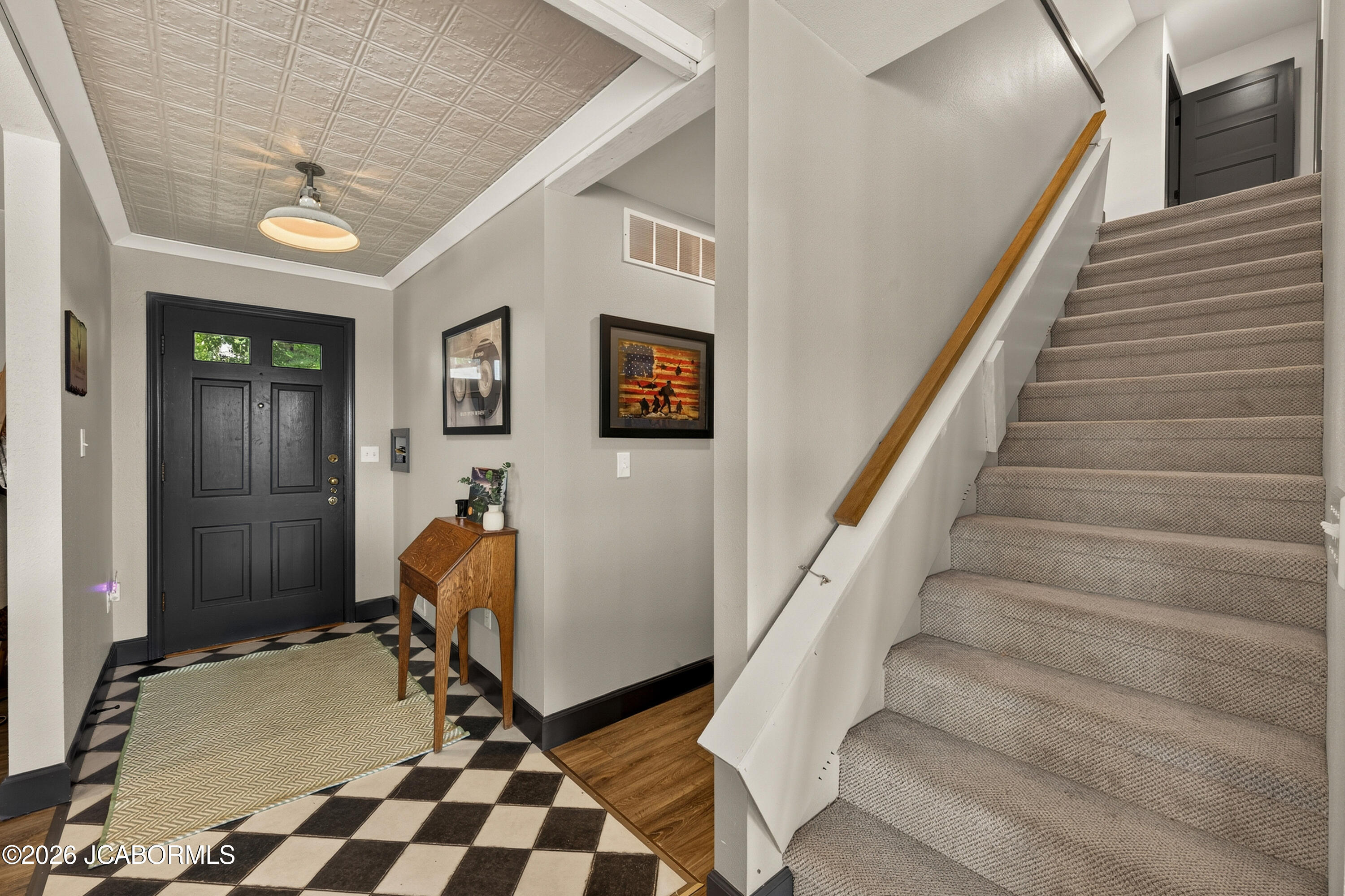 1900 Hayselton Drive Property Photo 3