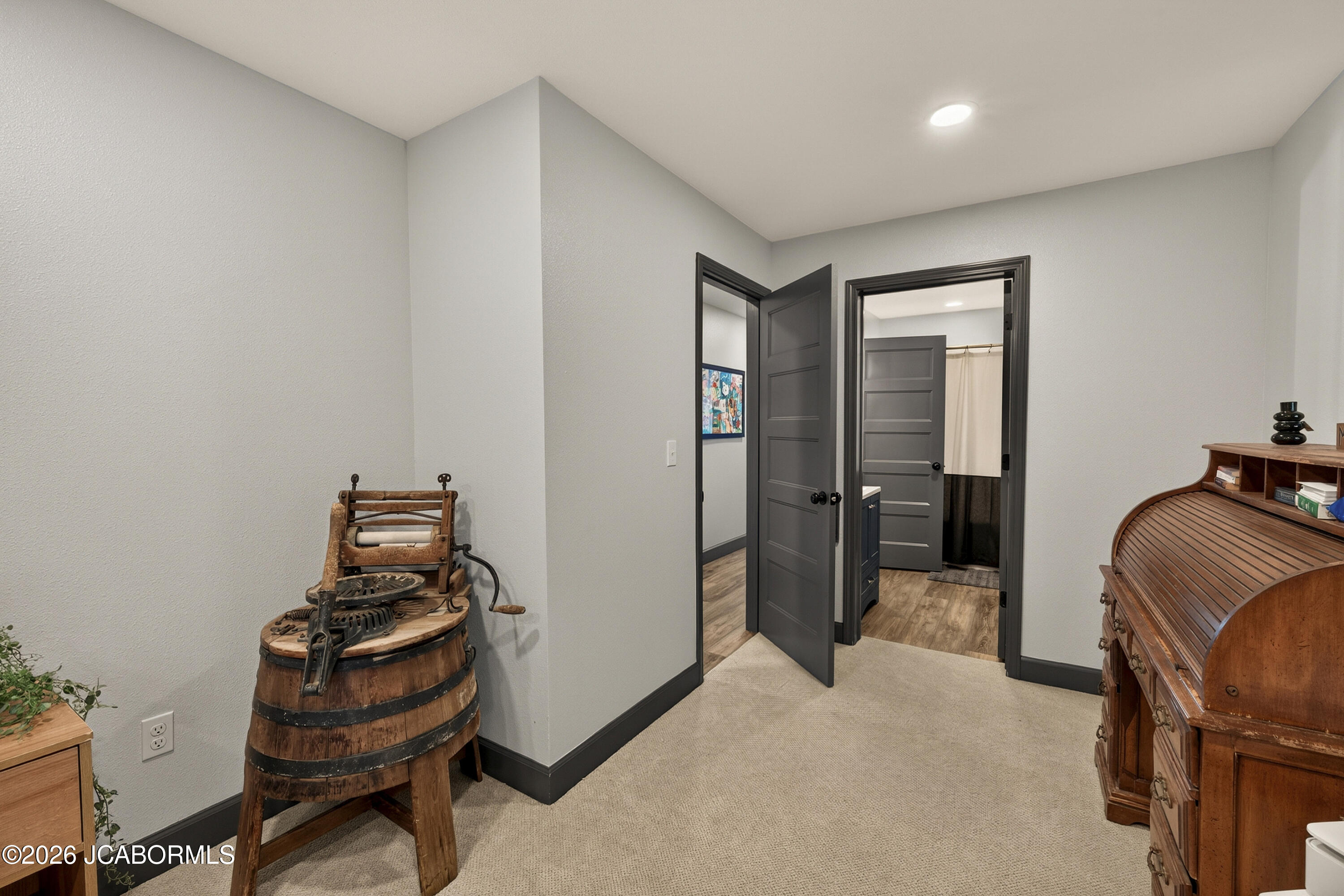 1900 Hayselton Drive Property Photo 27