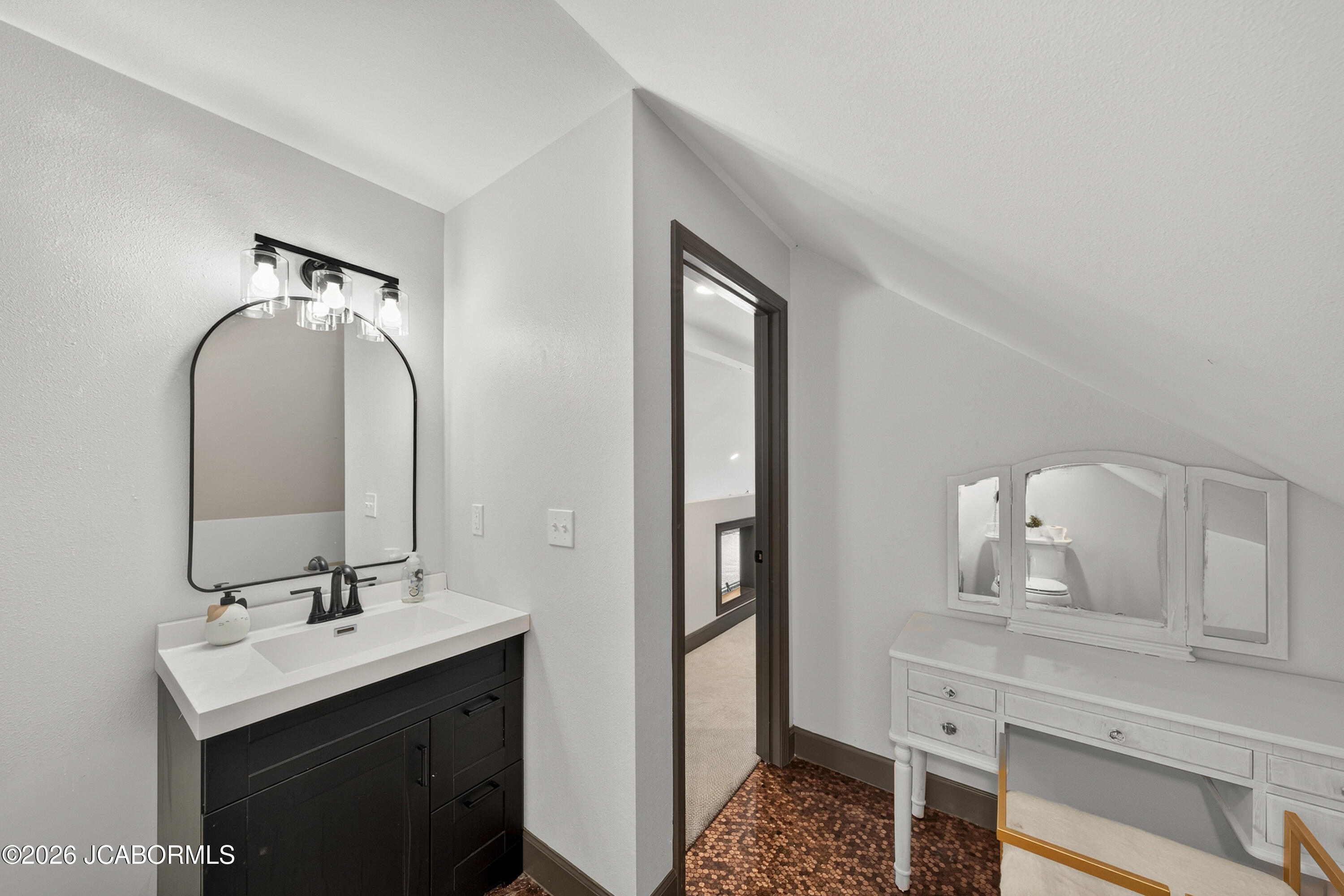 1900 Hayselton Drive Property Photo 34