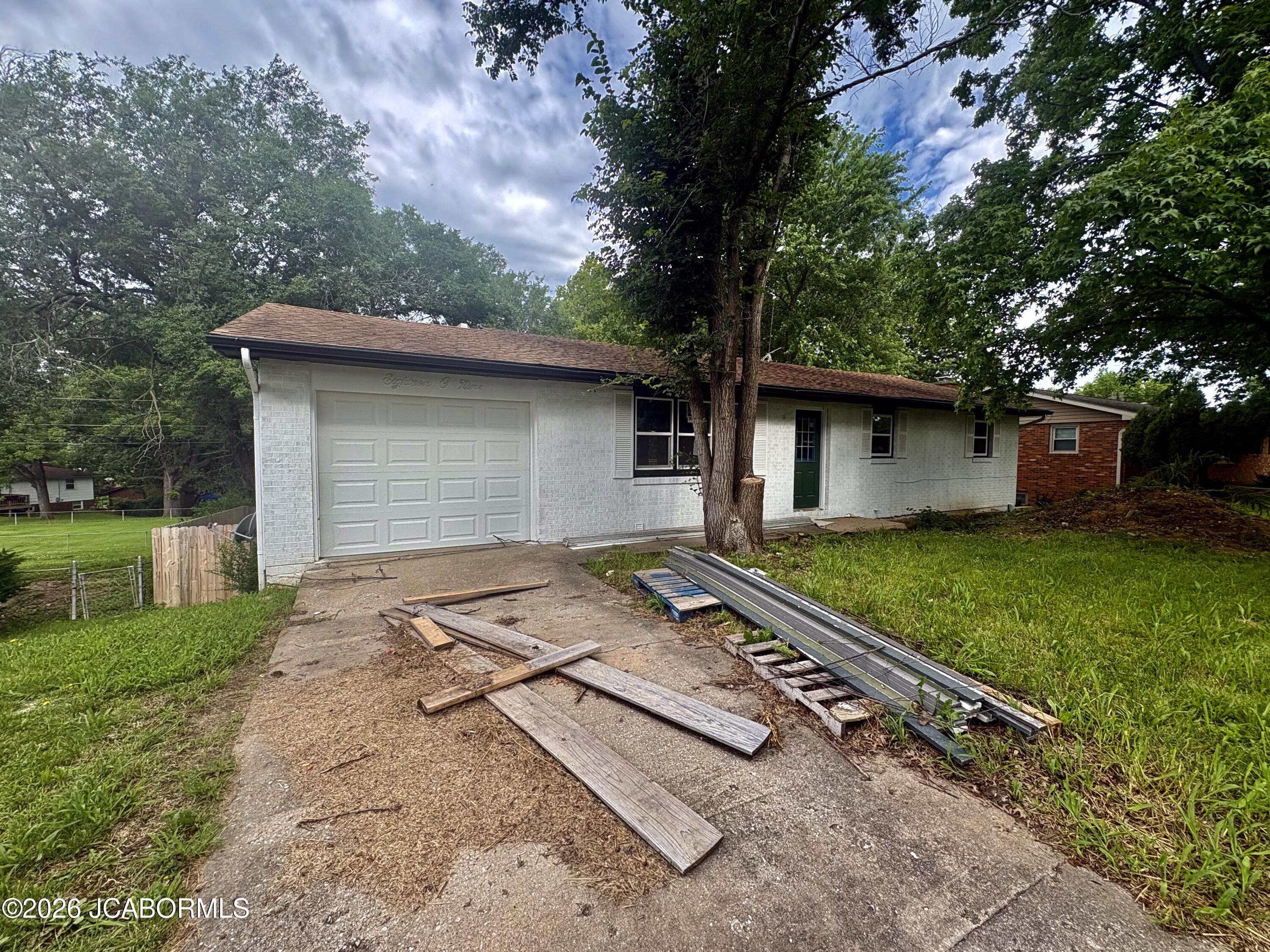 1809 Iris Drive Property Photo 2