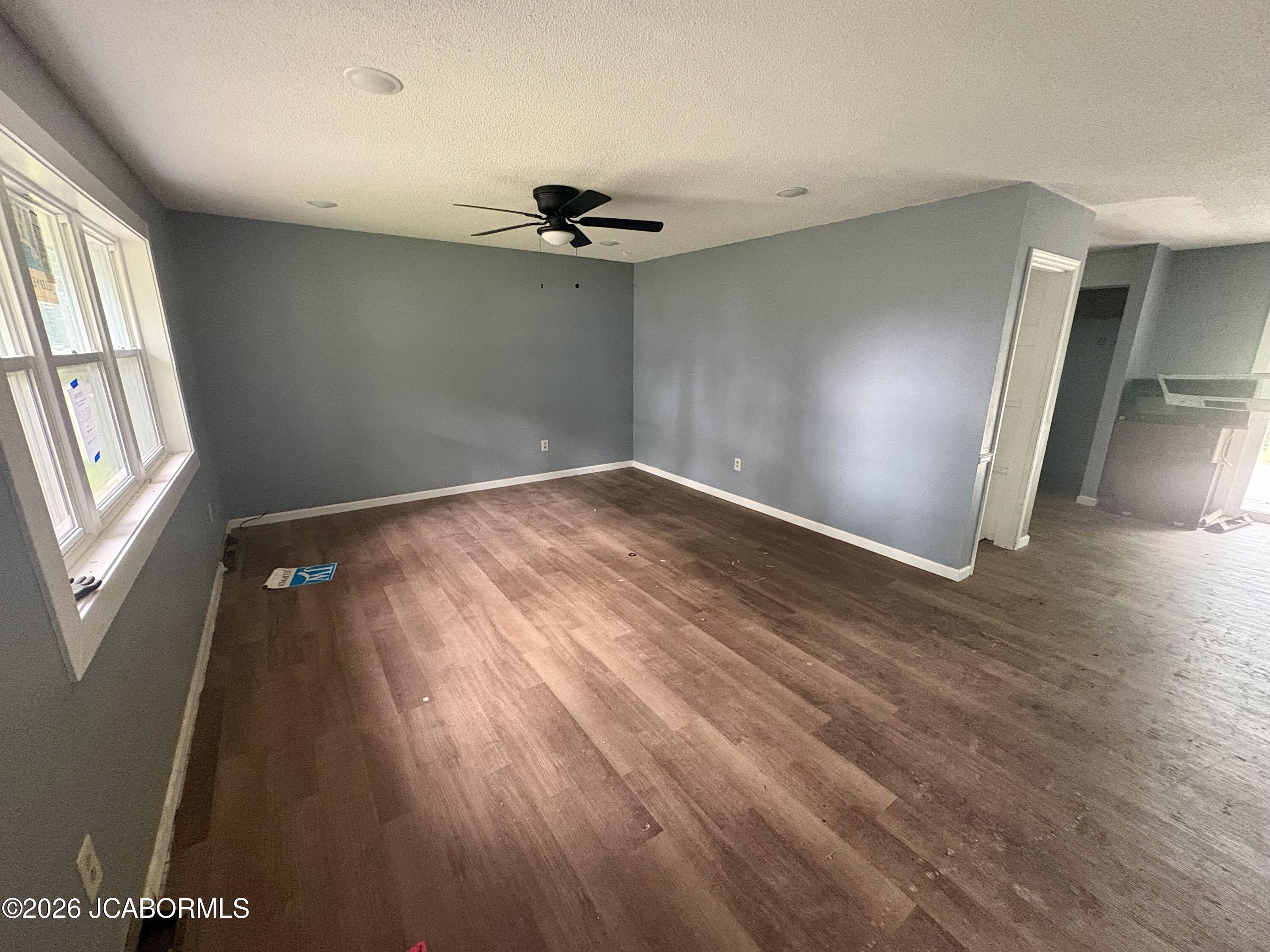 1809 Iris Drive Property Photo 3