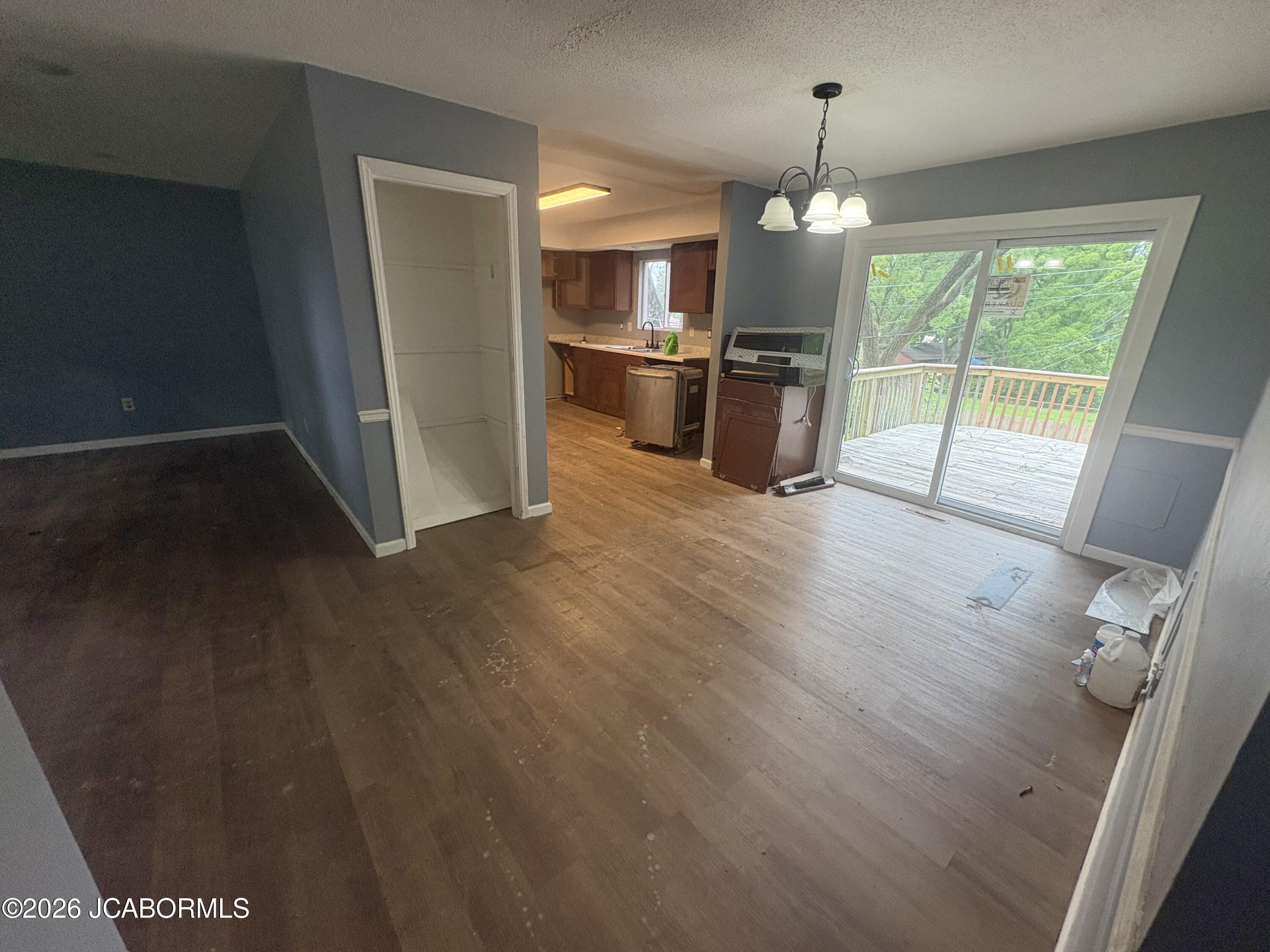1809 Iris Drive Property Photo 6
