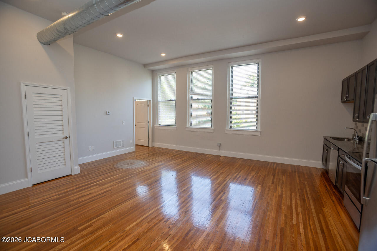 10073312 Property Photo 26