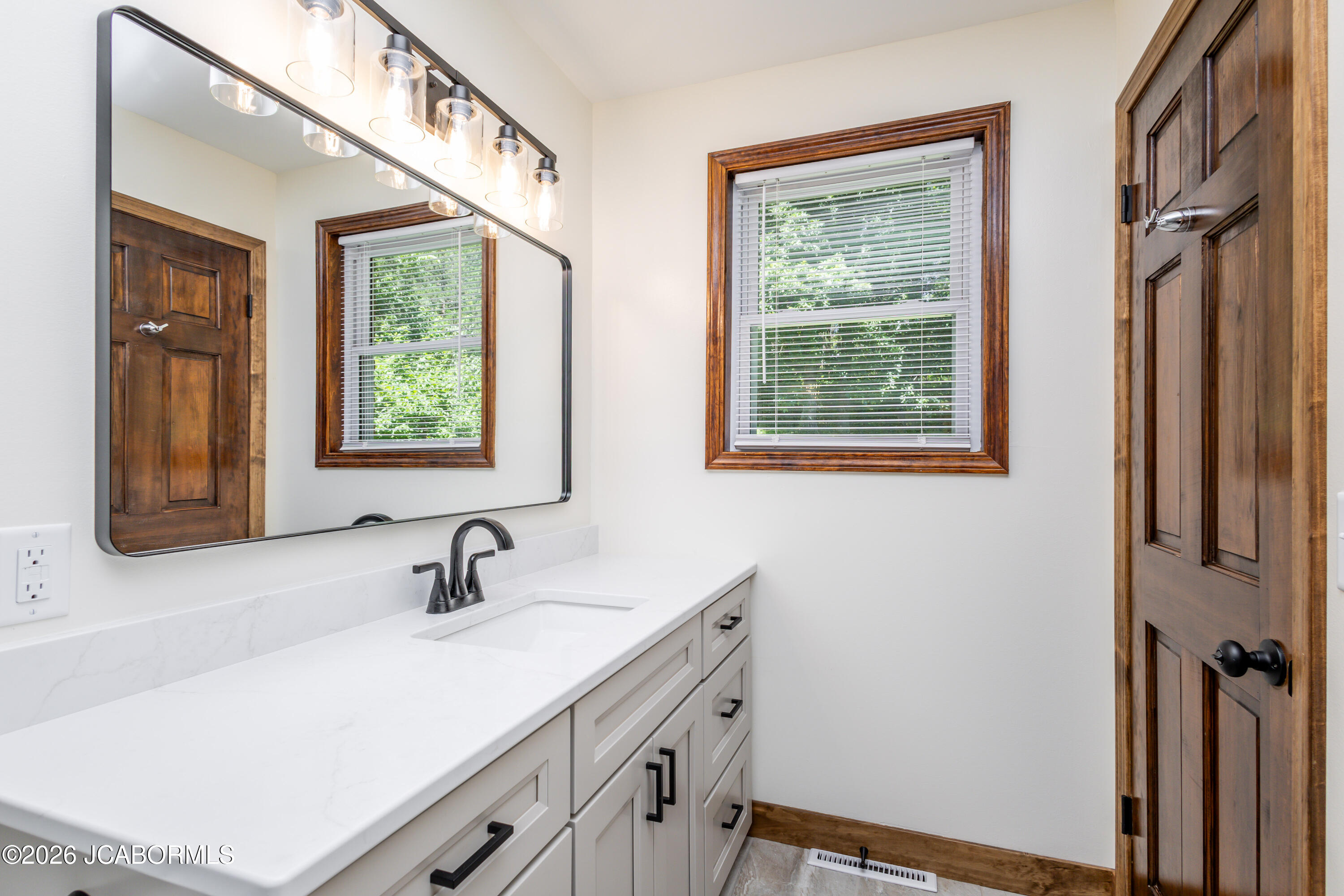 320 Fox Creek Road Property Photo 7