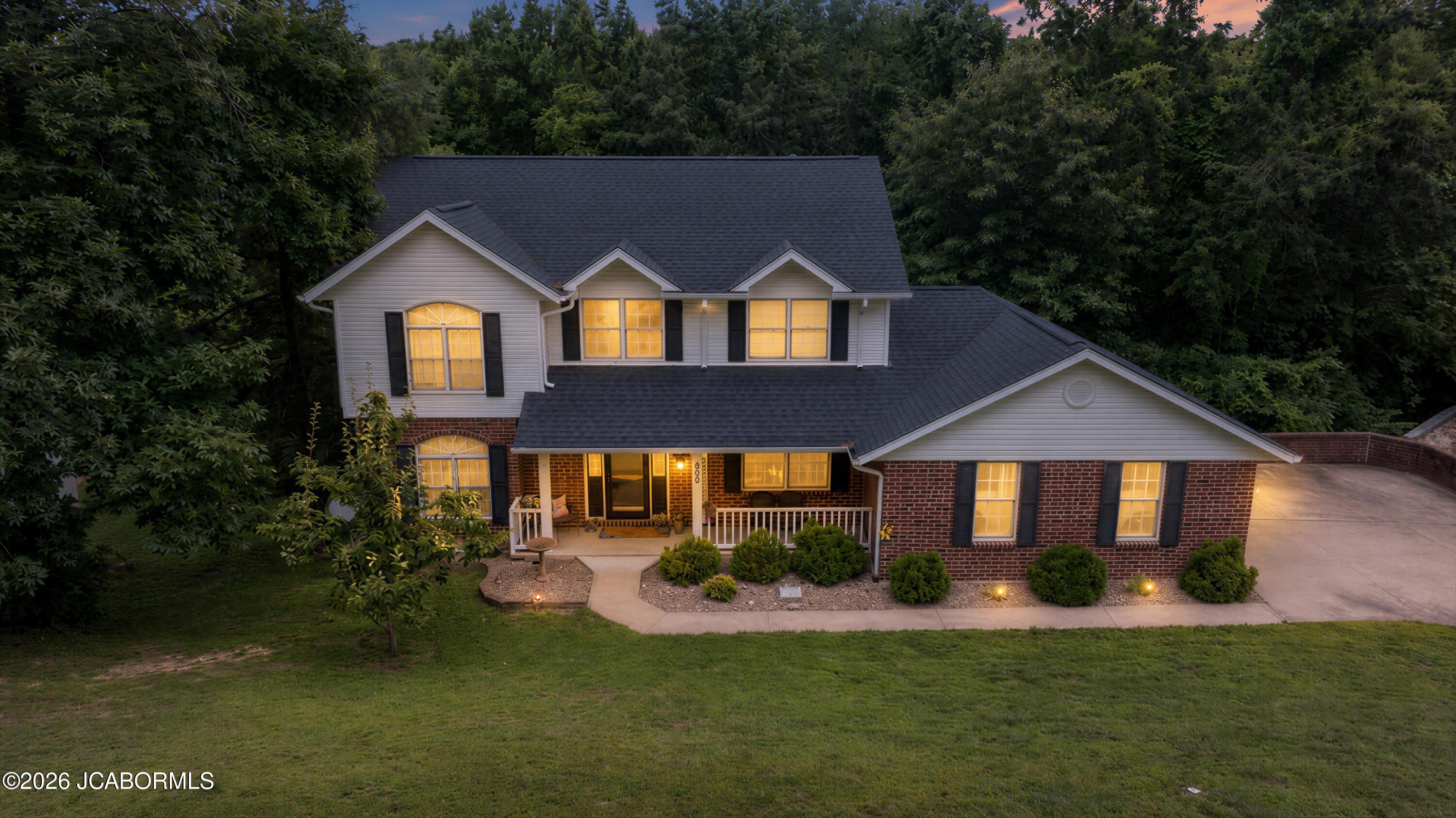805 MAYWOOD DRIVE