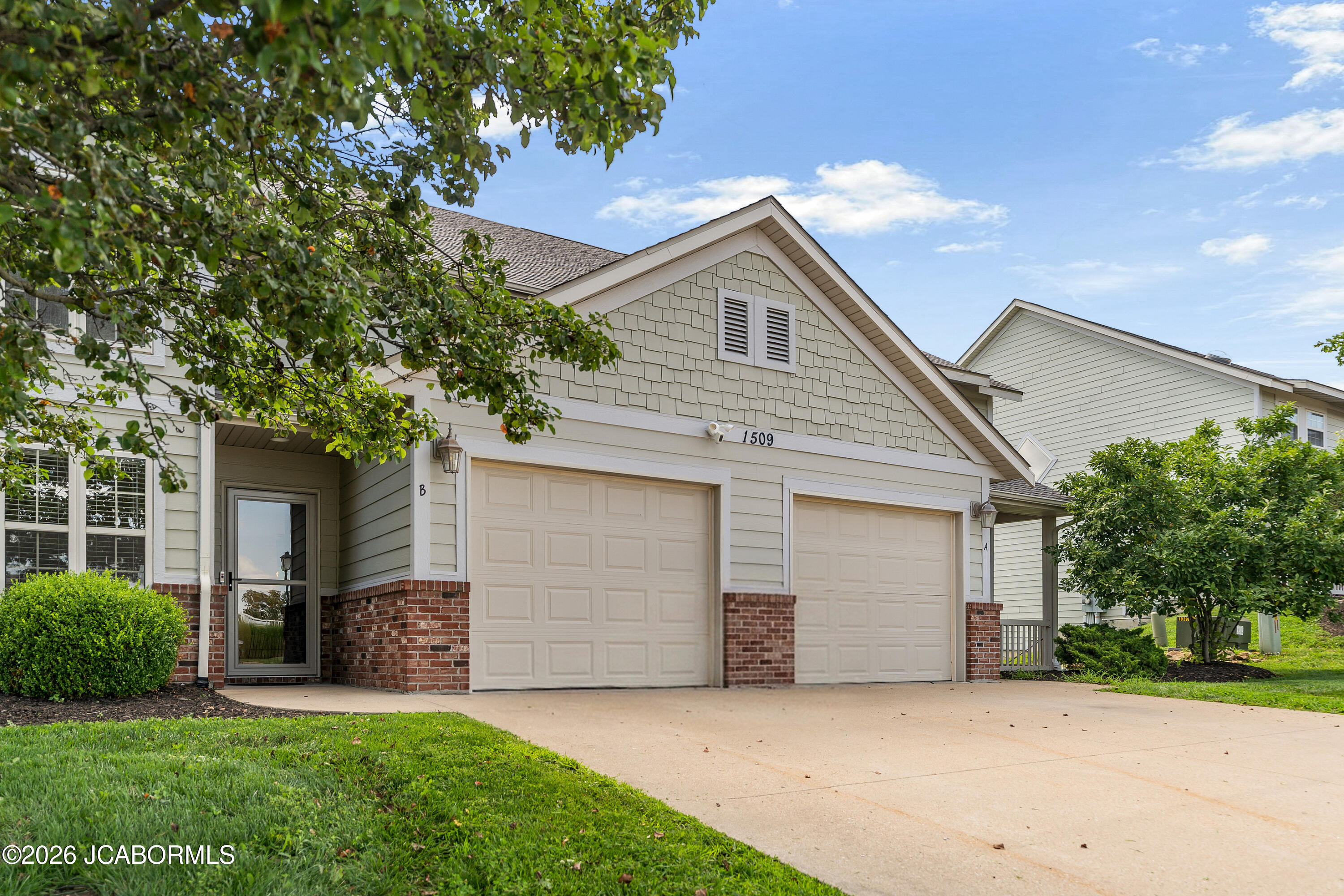 1509 Spiros Drive B Property Photo 1