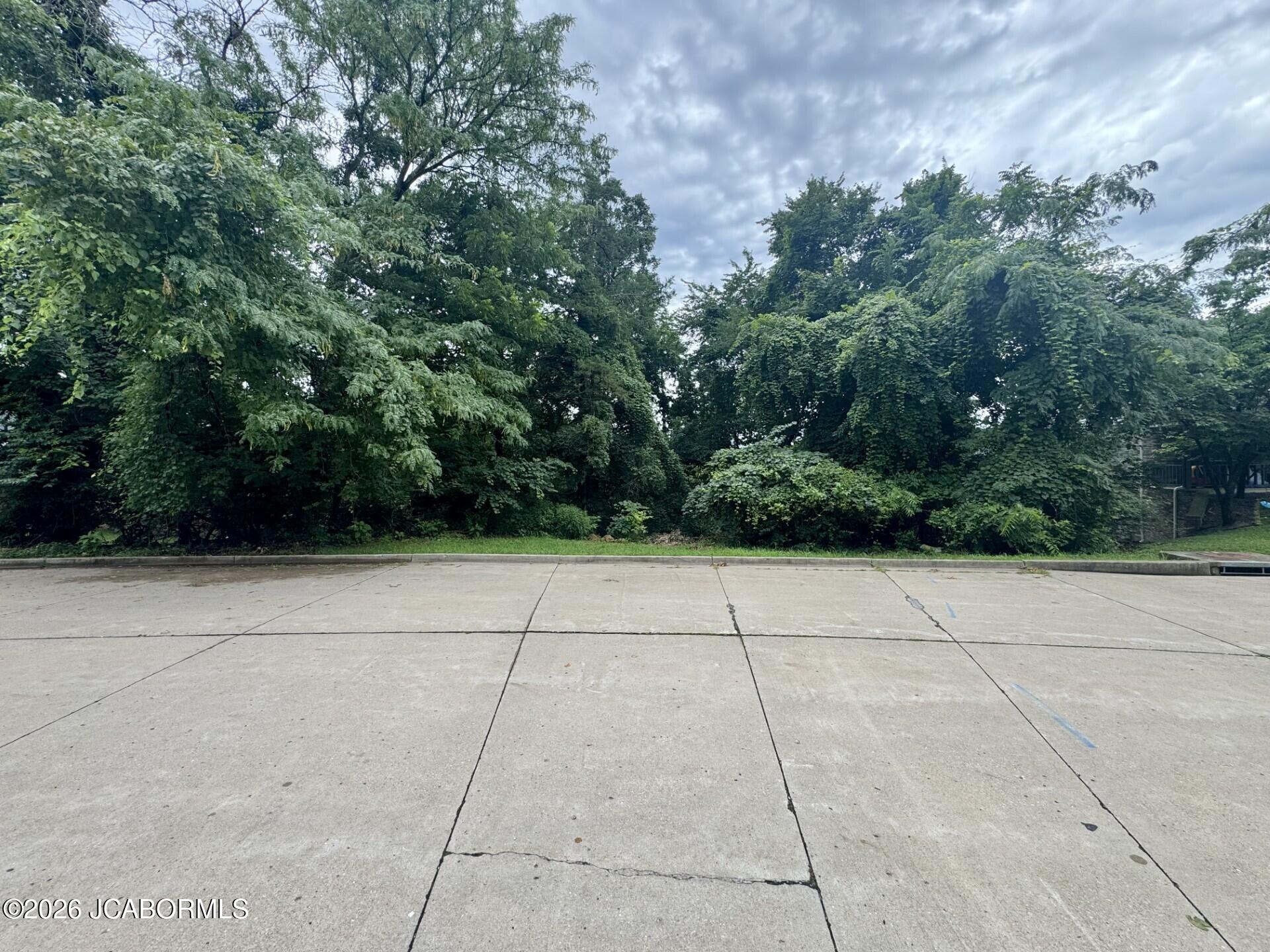 1322 GLADSTONE COURT