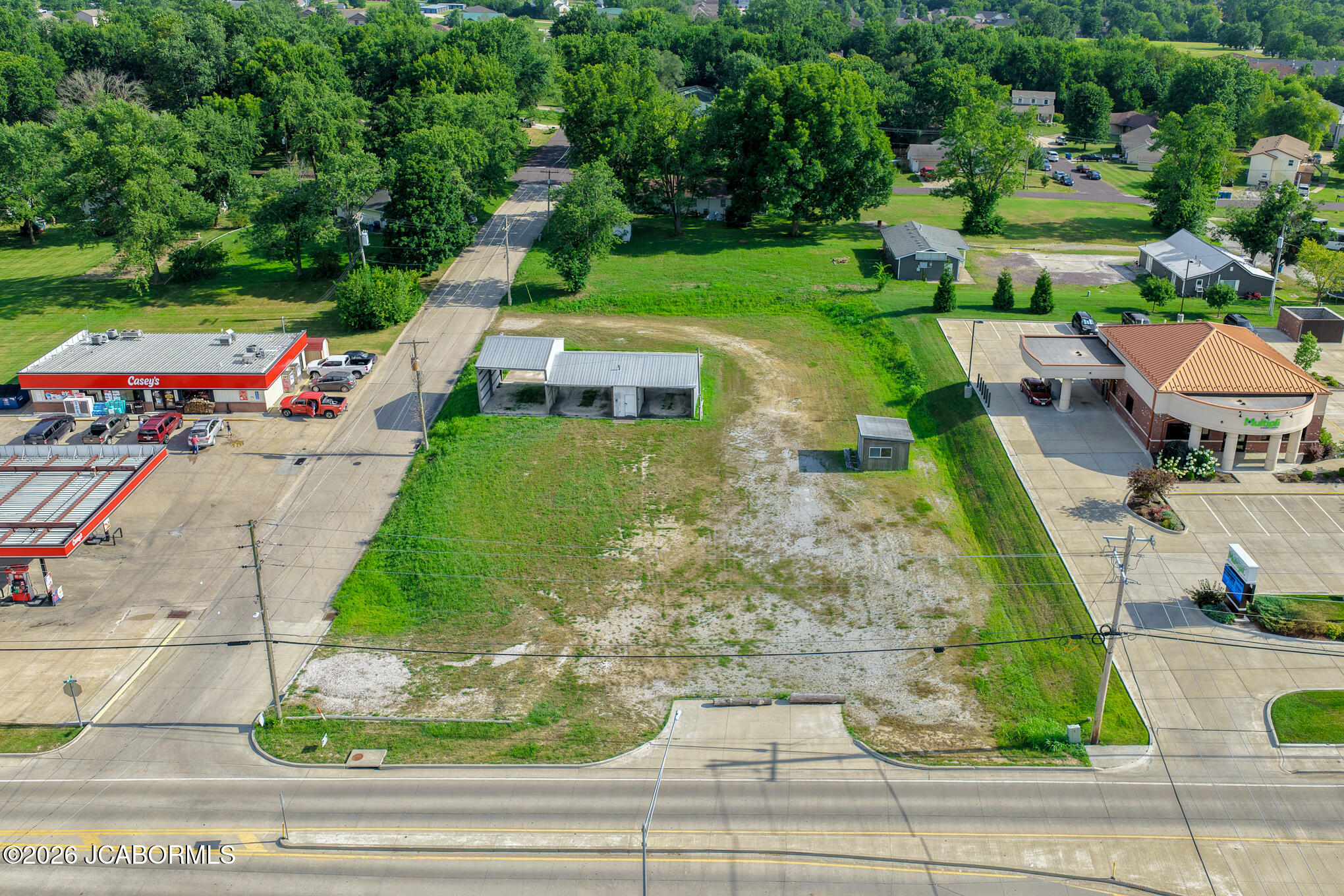 402 E BROADWAY Property Photo 1