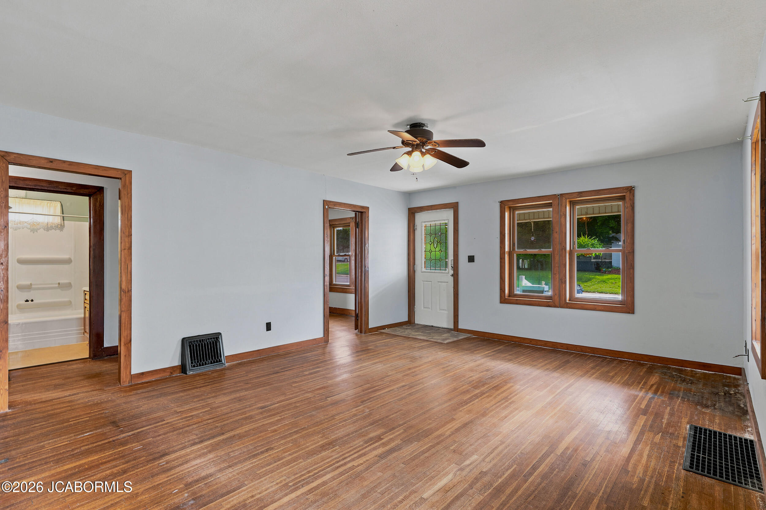 1109 E Main Street Property Photo 5