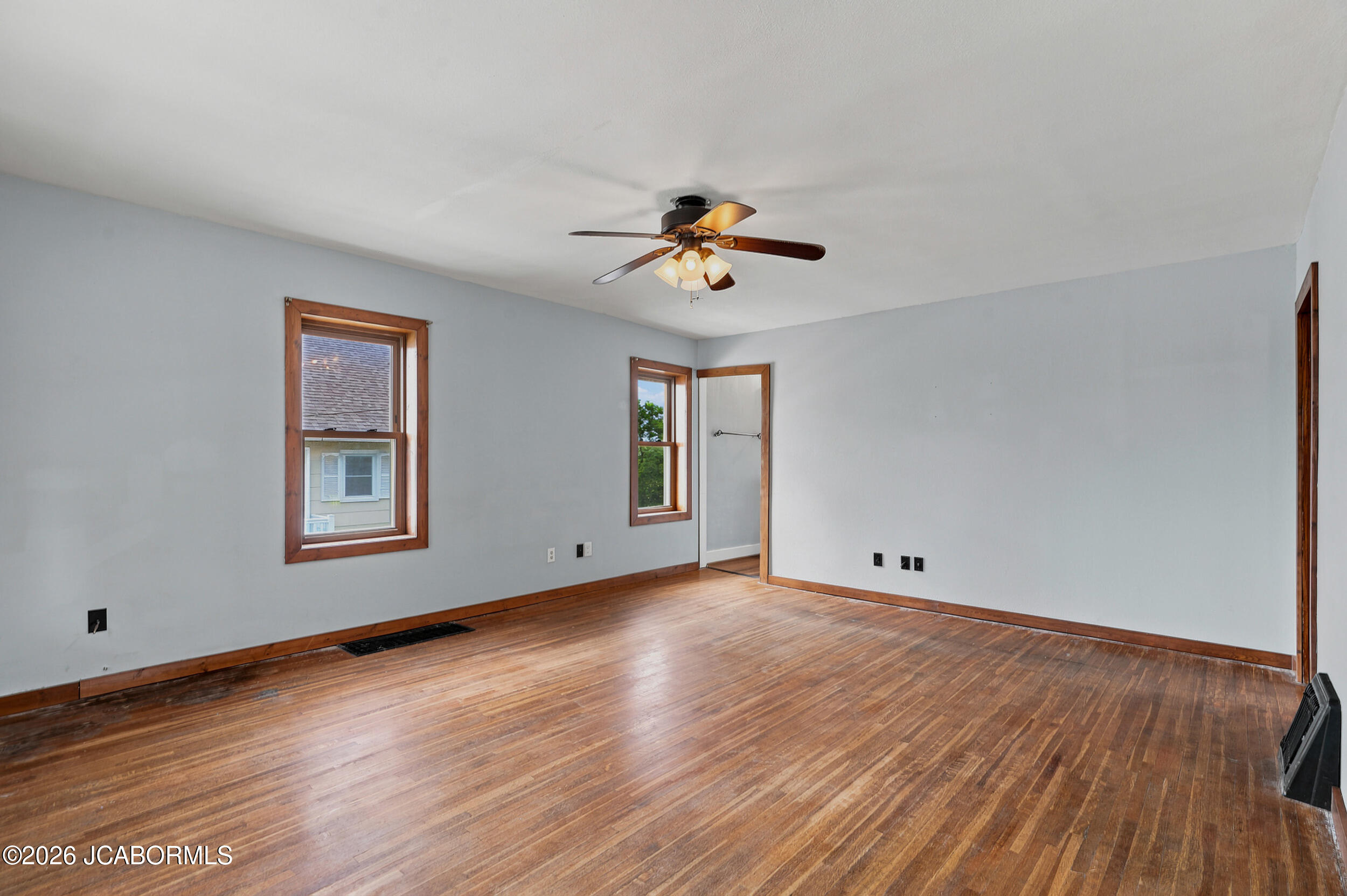 1109 E Main Street Property Photo 6