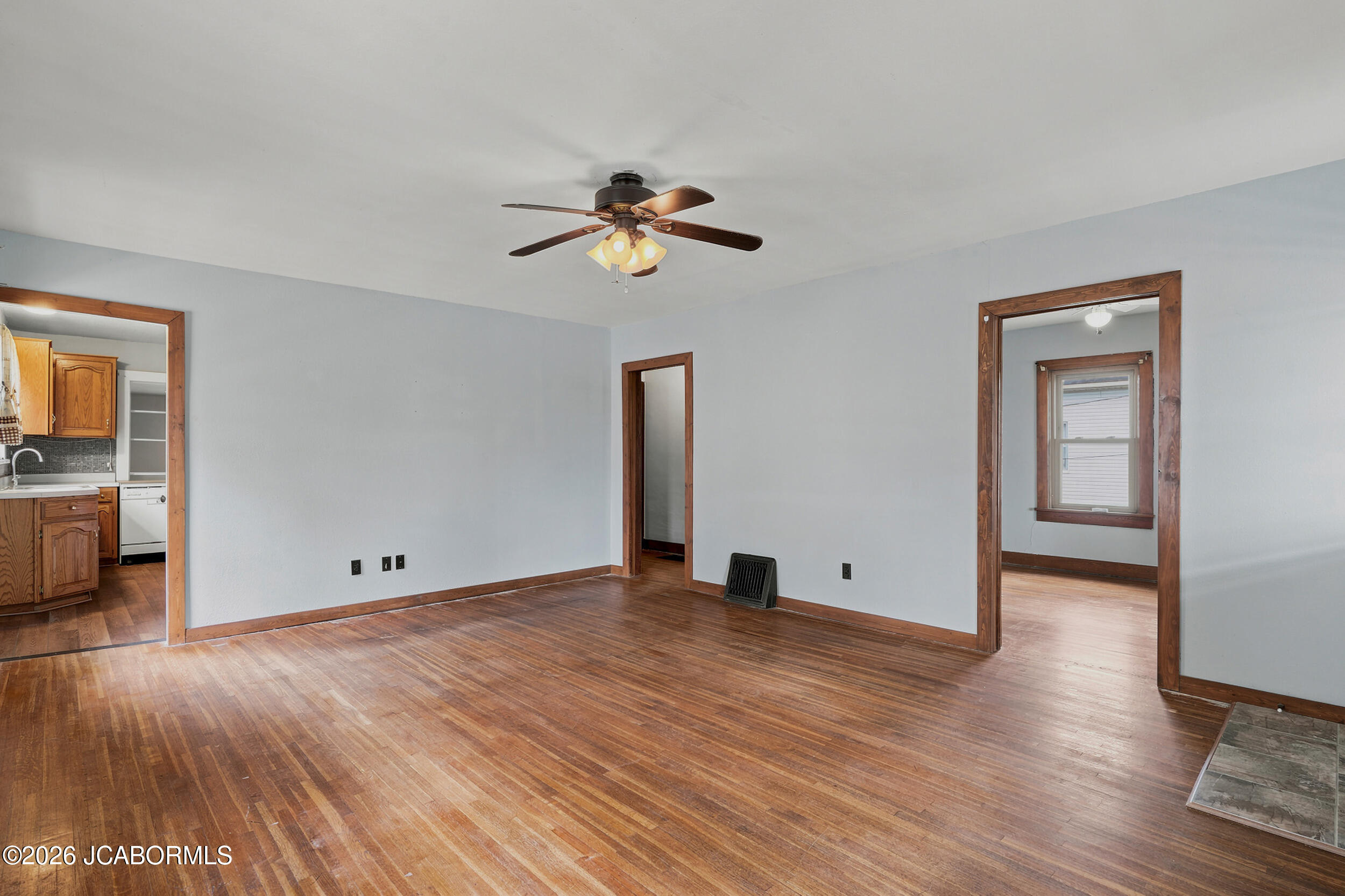 1109 E Main Street Property Photo 7