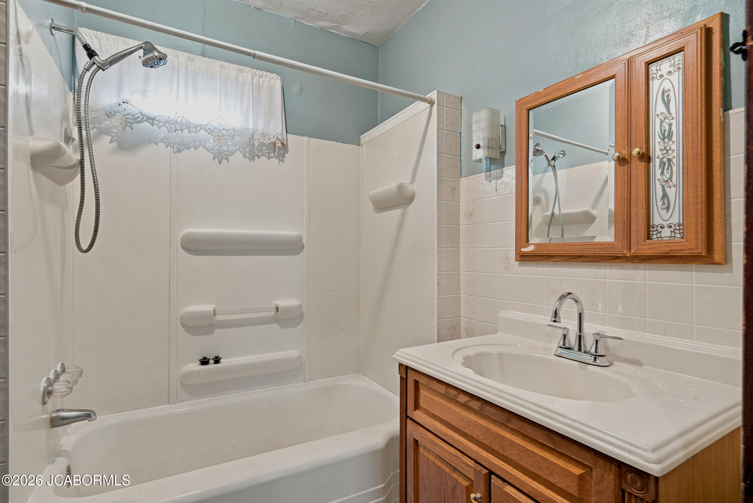1109 E Main Street Property Photo 13