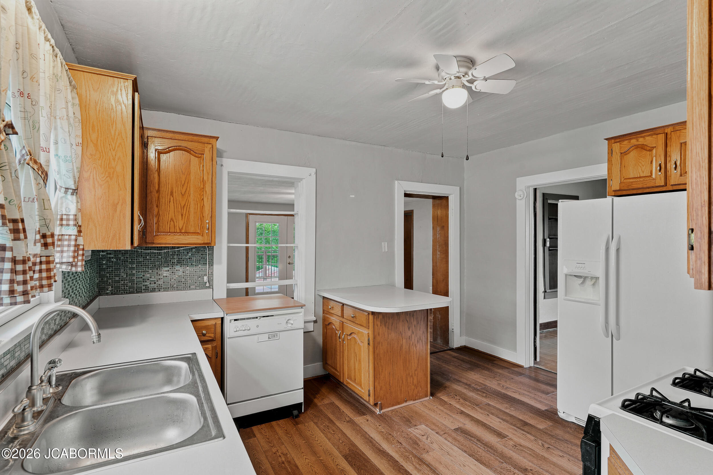 1109 E Main Street Property Photo 16