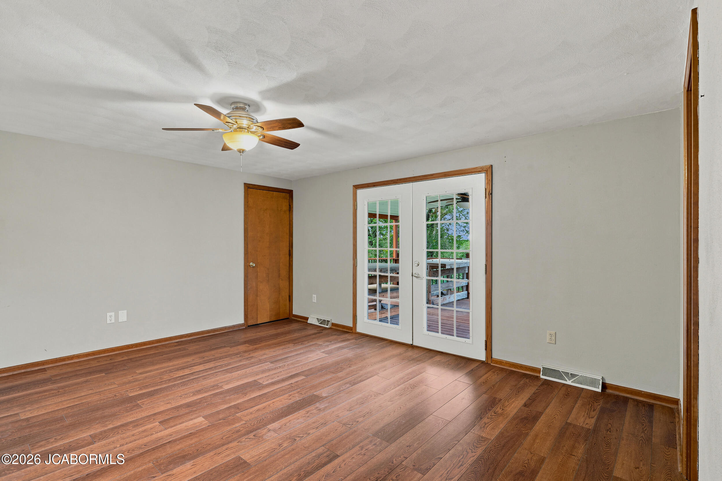 1109 E Main Street Property Photo 17