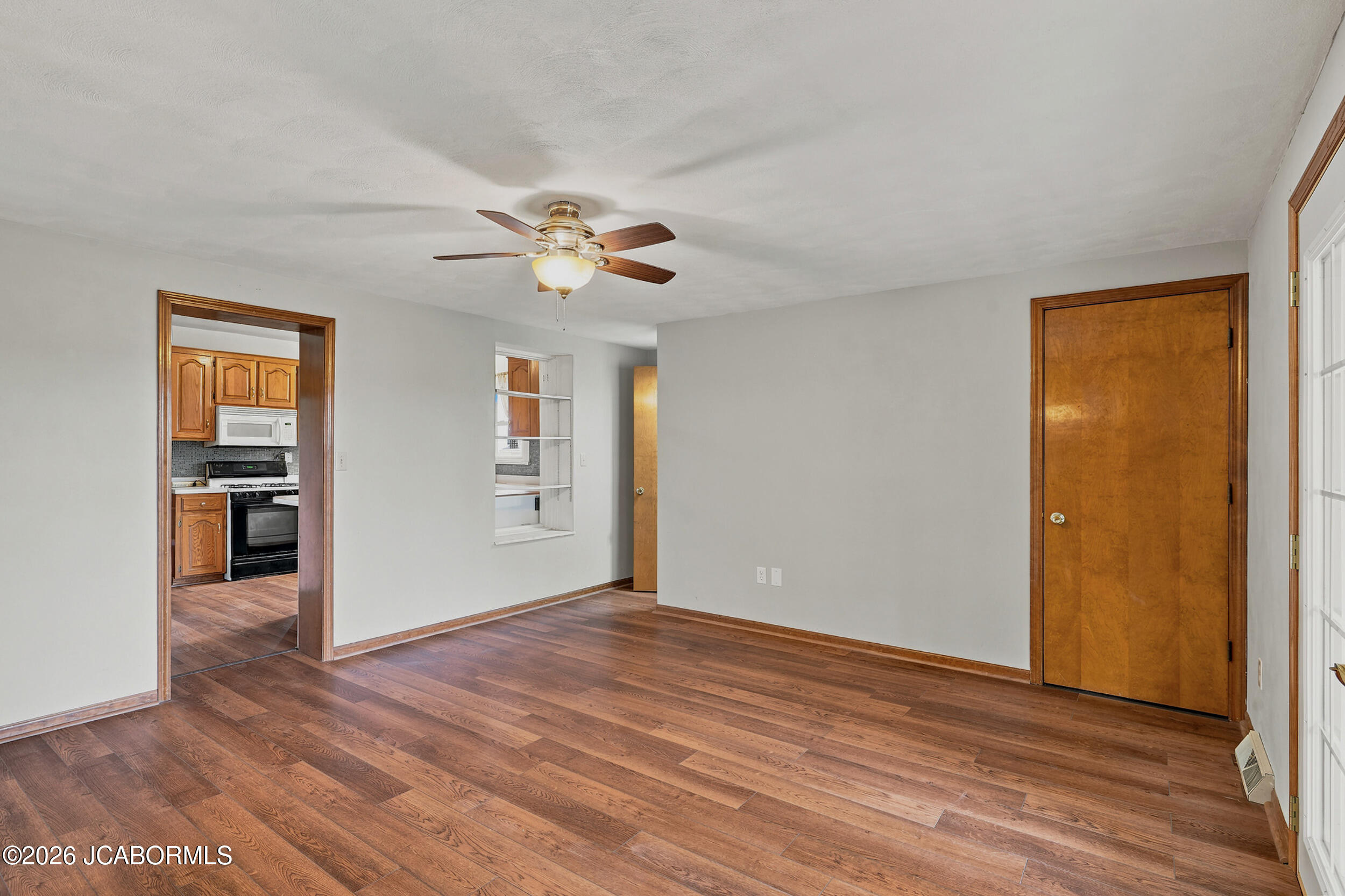 1109 E Main Street Property Photo 18