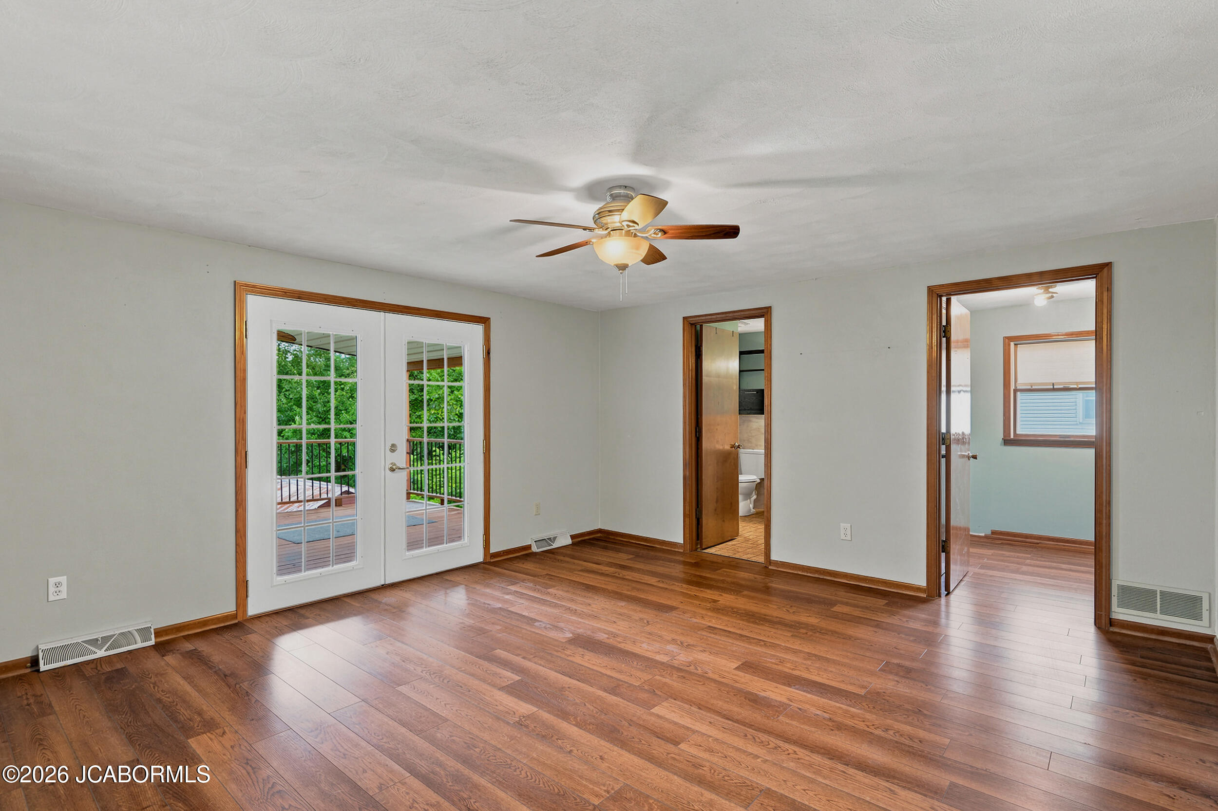 1109 E Main Street Property Photo 20